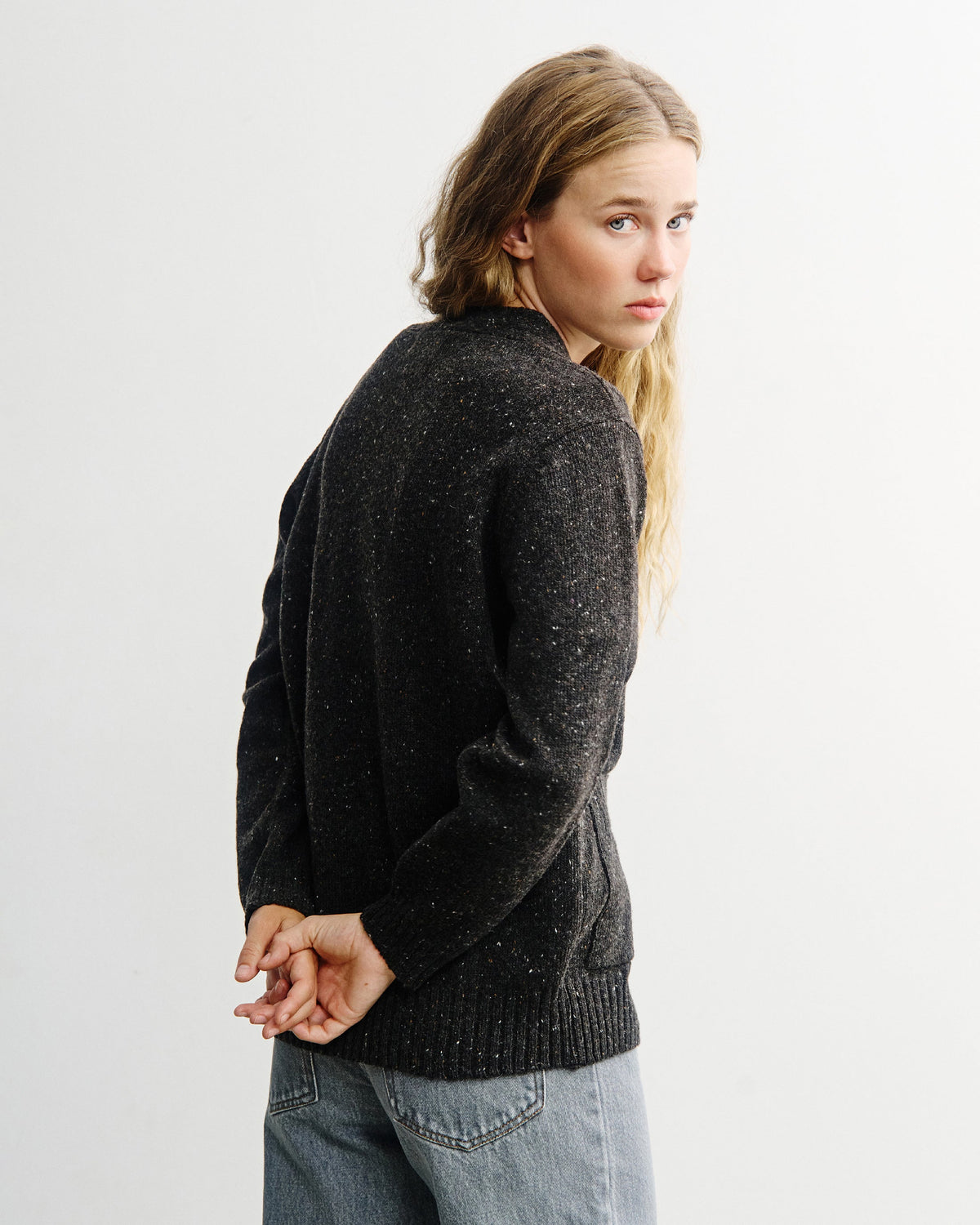 Schwarze Strickjacke aus Merinowolle von Rotholz