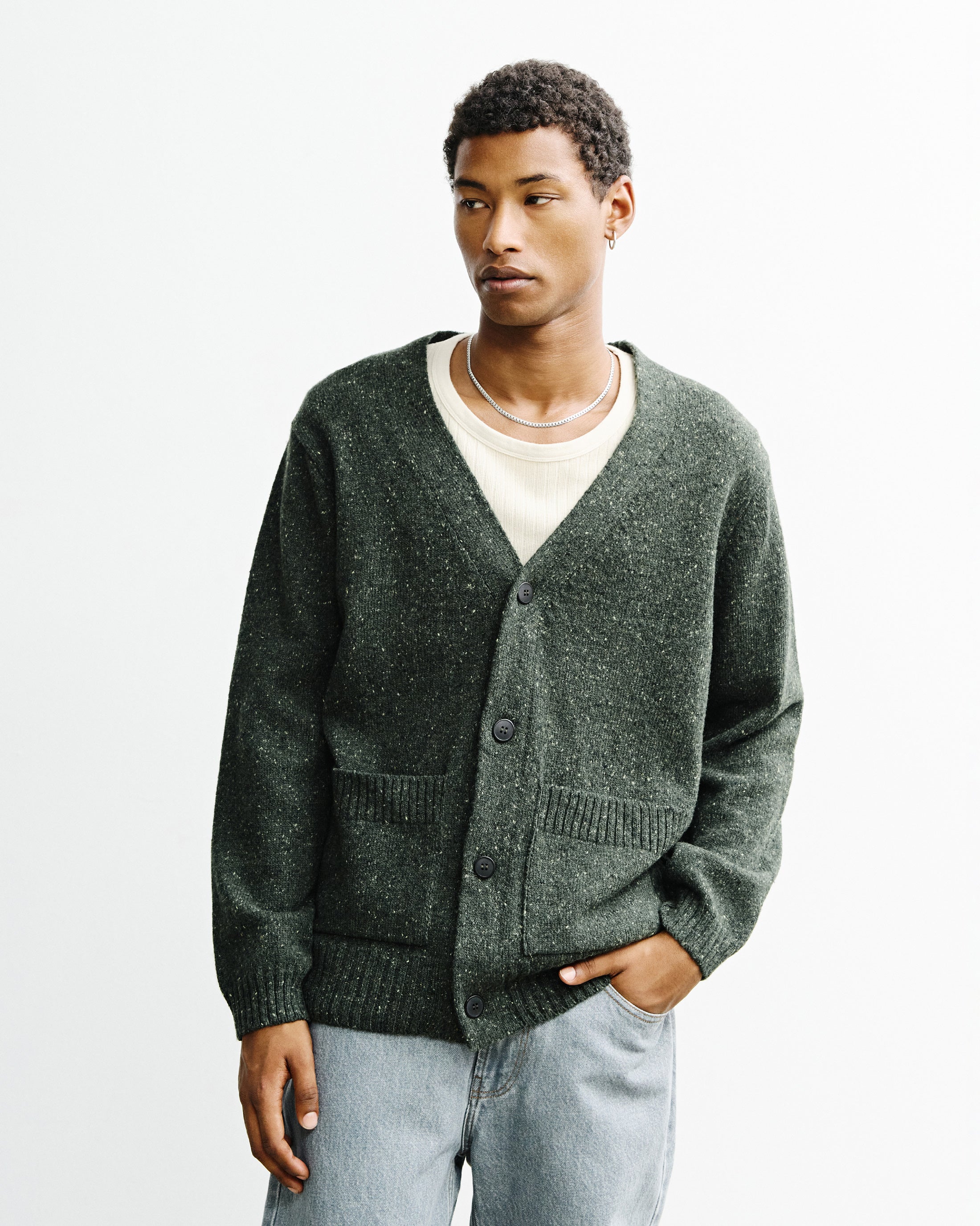 Grüne Strickjacke aus Merinowolle von Rotholz