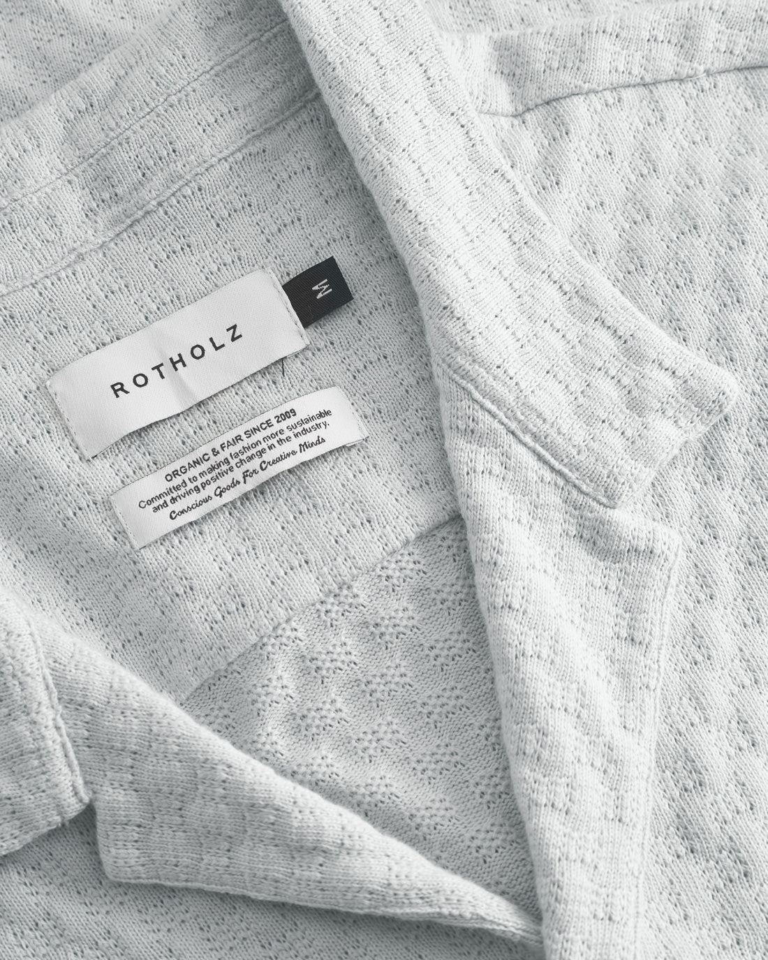 Grey bowling shirt made from 100% organic cotton by Rotholz