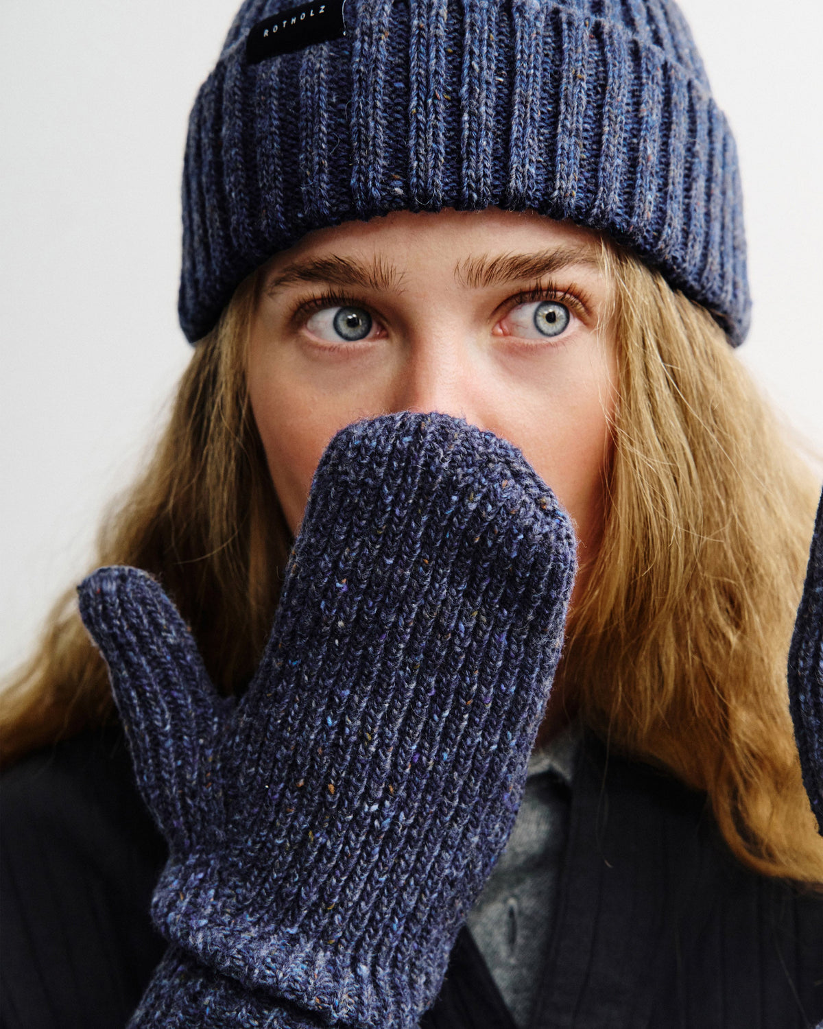 Blaue Handschuhe gestrickt aus Merinowolle von Rotholz