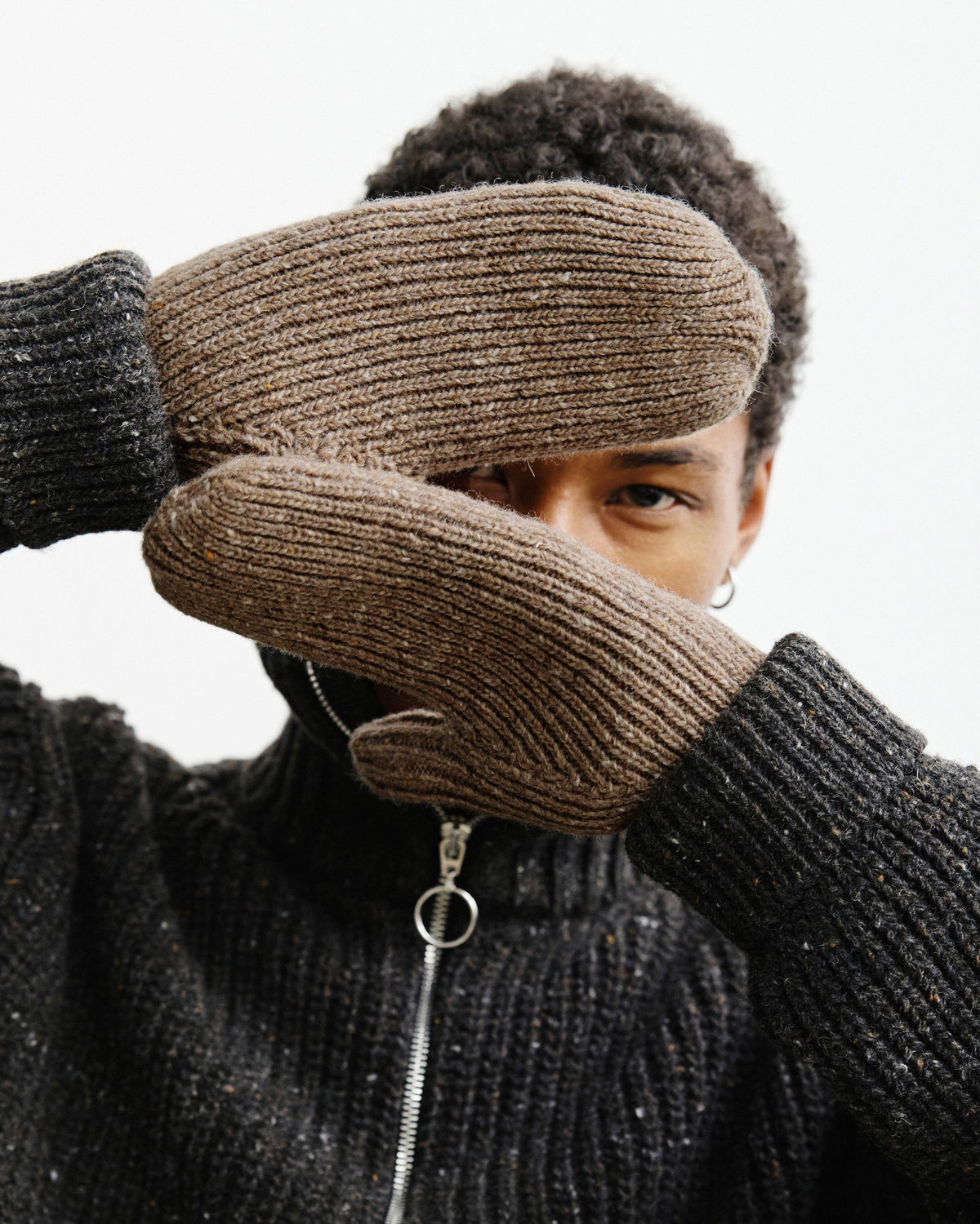 Braune Handschuhe gestrickt aus Merinowolle von Rotholz