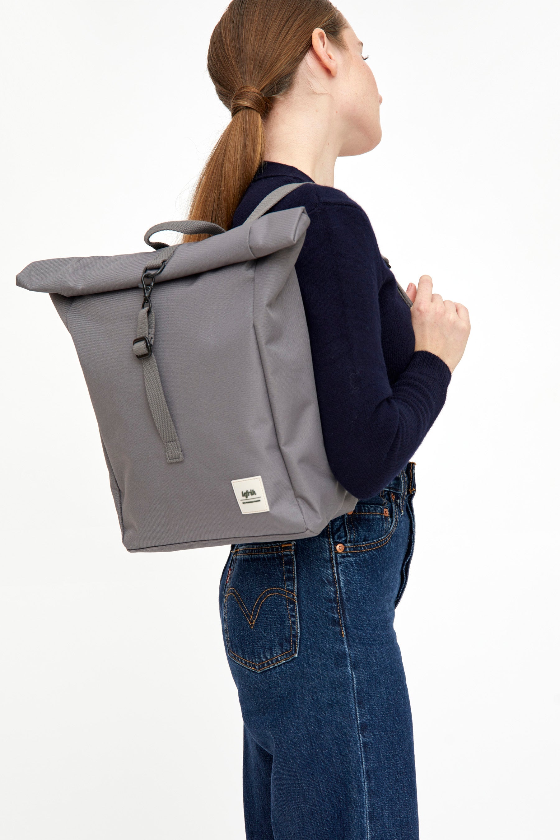 Grauer Rucksack Roll Mini (12l) aus recycelten PET-Plastikflaschen von Lefrik