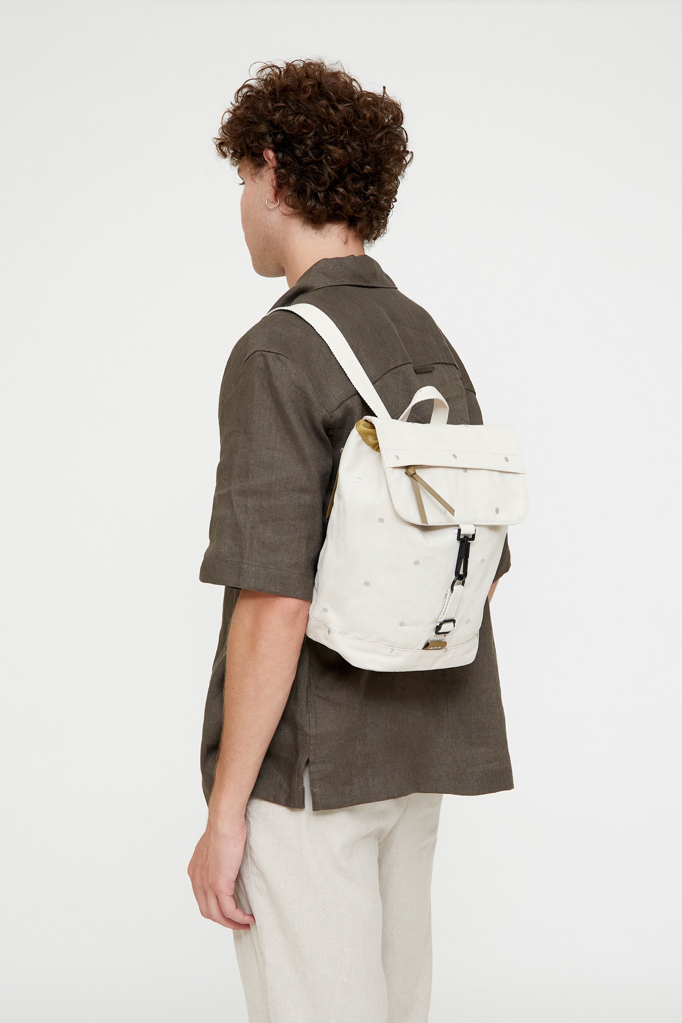 Beiger Rucksack Scout Mini aus recycelten PET-Flaschen von Lefrik