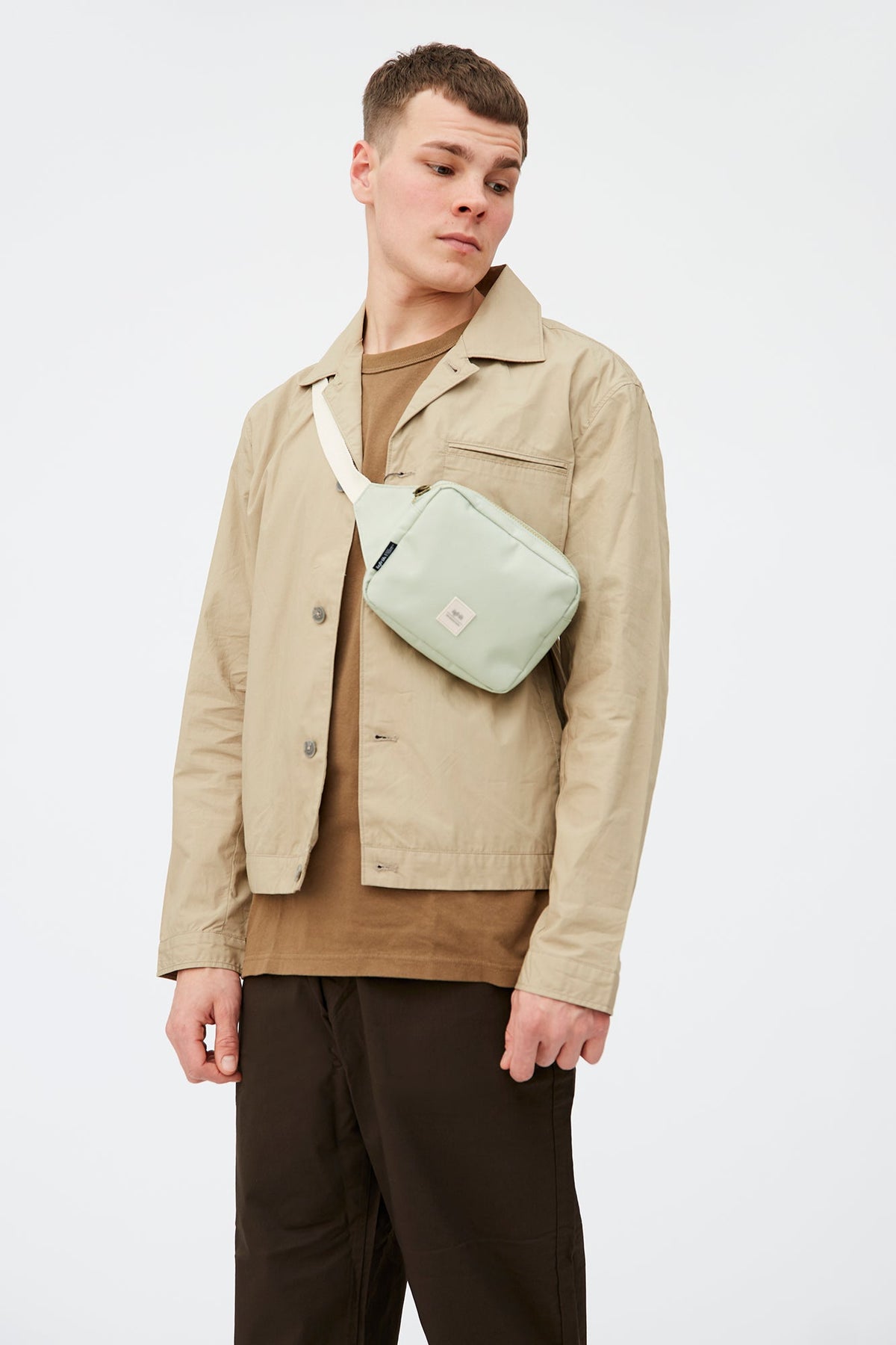 Hellgrüne Bauchtasche Reef Crossbody aus recyceltem PET von Lefrik