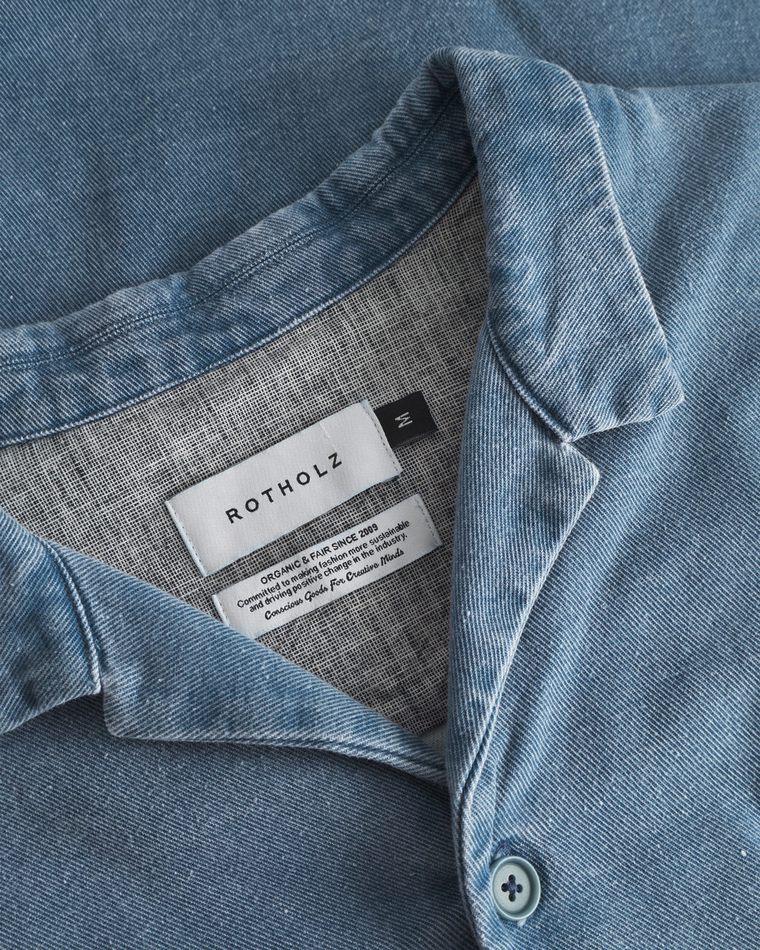 Denimblaues Hemd aus 100% Recycletem Denim von Rotholz