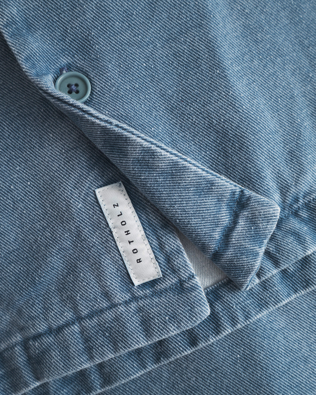 Denimblaues Hemd aus 100% Recycletem Denim von Rotholz