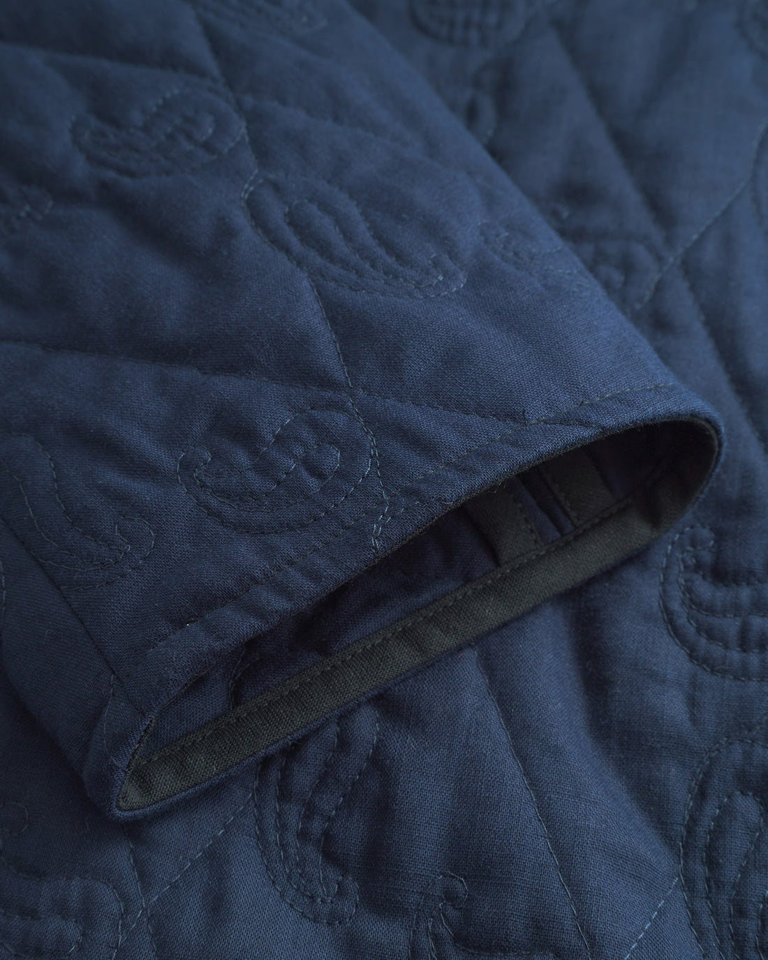 Dark blue quilted jacket made of 100% organic cotton by Rotholz