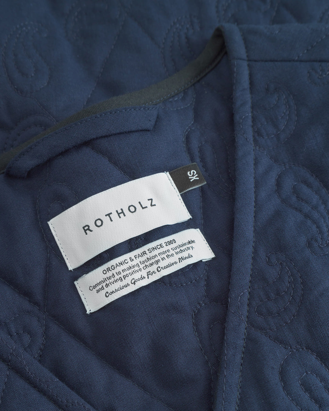 Gilet matelassé bleu foncé en 100 % coton biologique de Rotholz