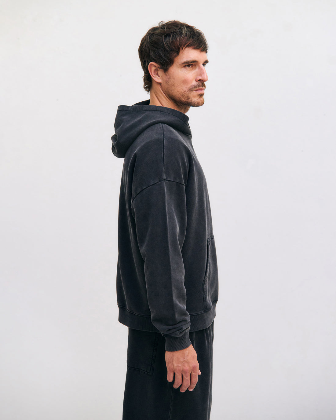 Schwarzer Logo-Hoodie aus 100% Bio-Baumwolle von Rotholz