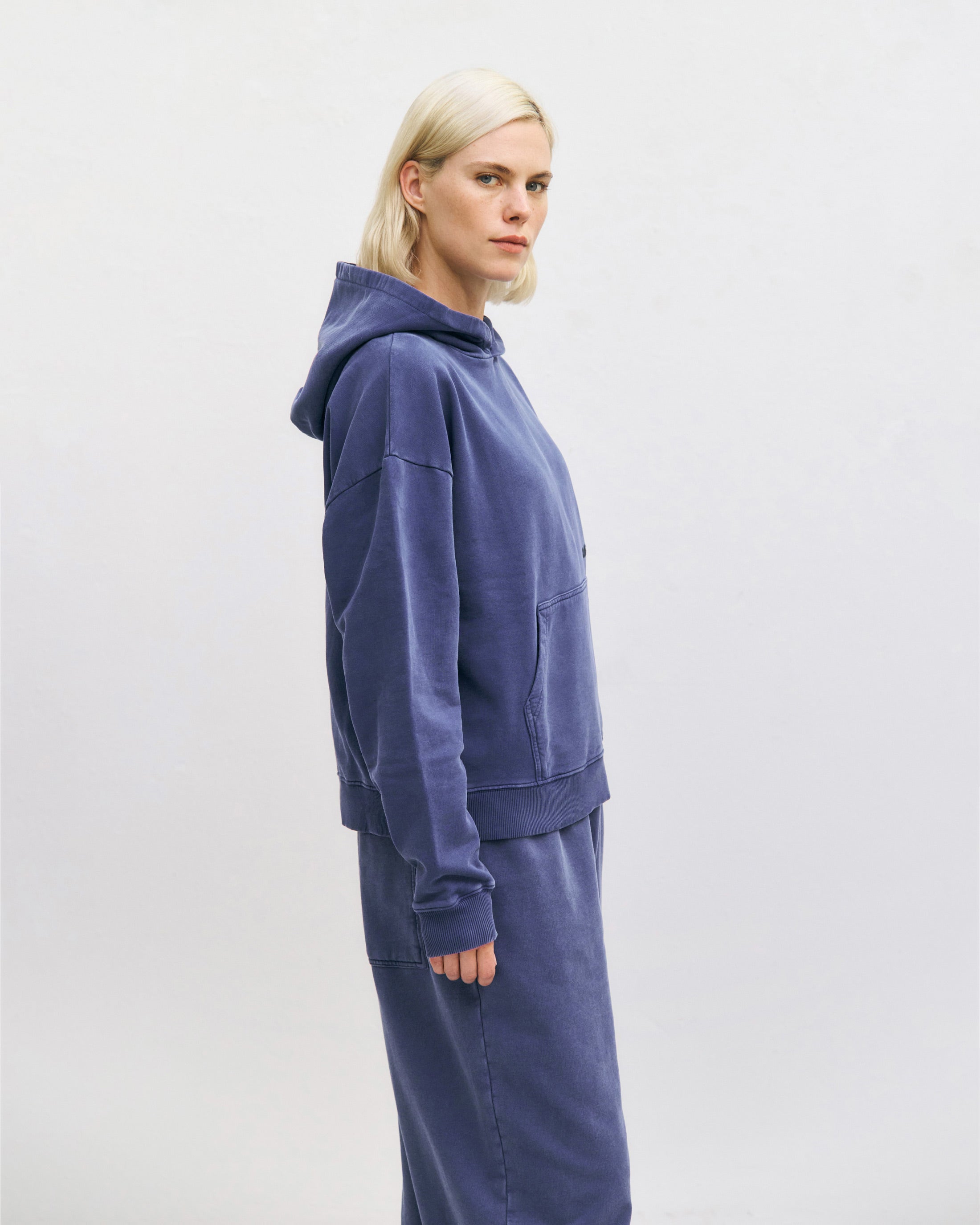 Hellblauer Hoodie aus 100% Bio-Baumwolle von Rotholz