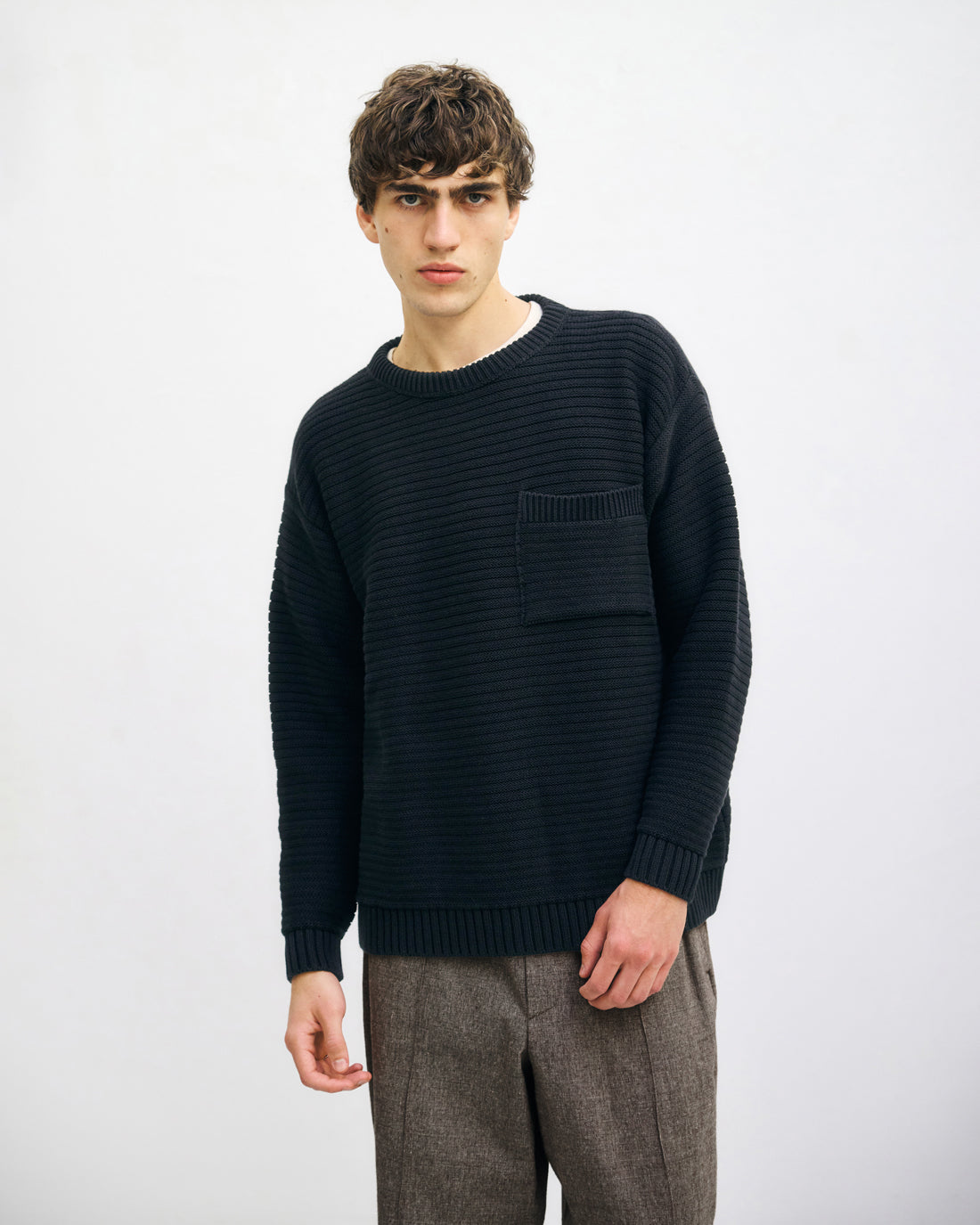 Schwarzer Strickpullover gerippt aus 100% Bio-Baumwolle von Rotholz