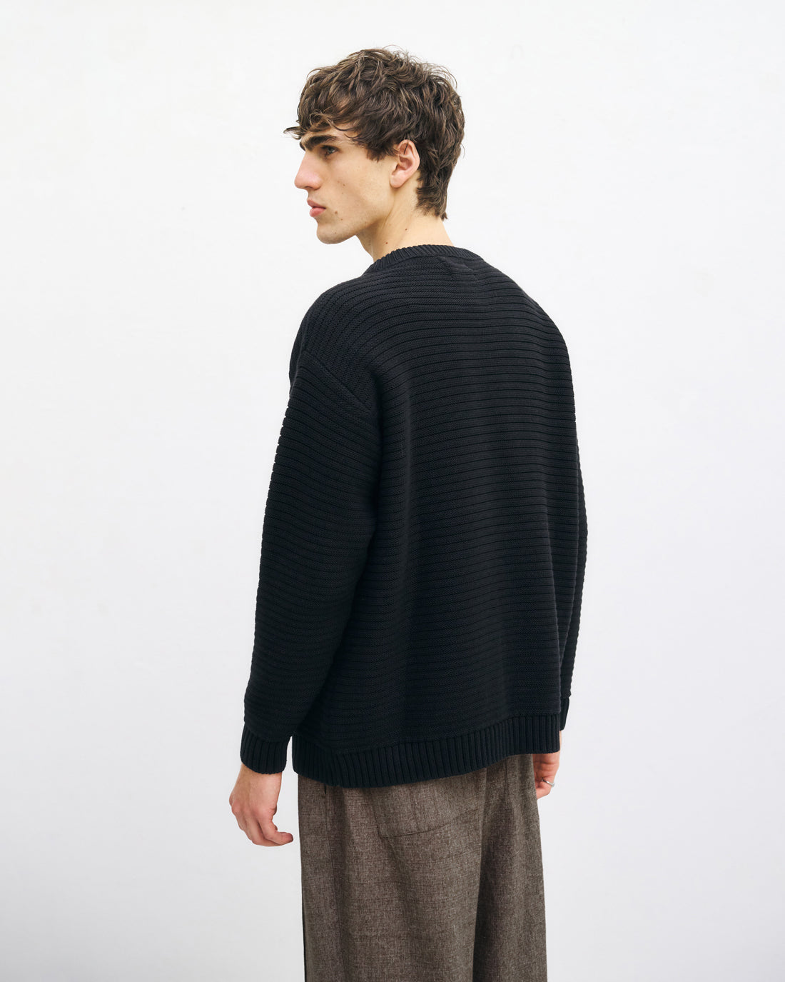 Schwarzer Strickpullover gerippt aus 100% Bio-Baumwolle von Rotholz
