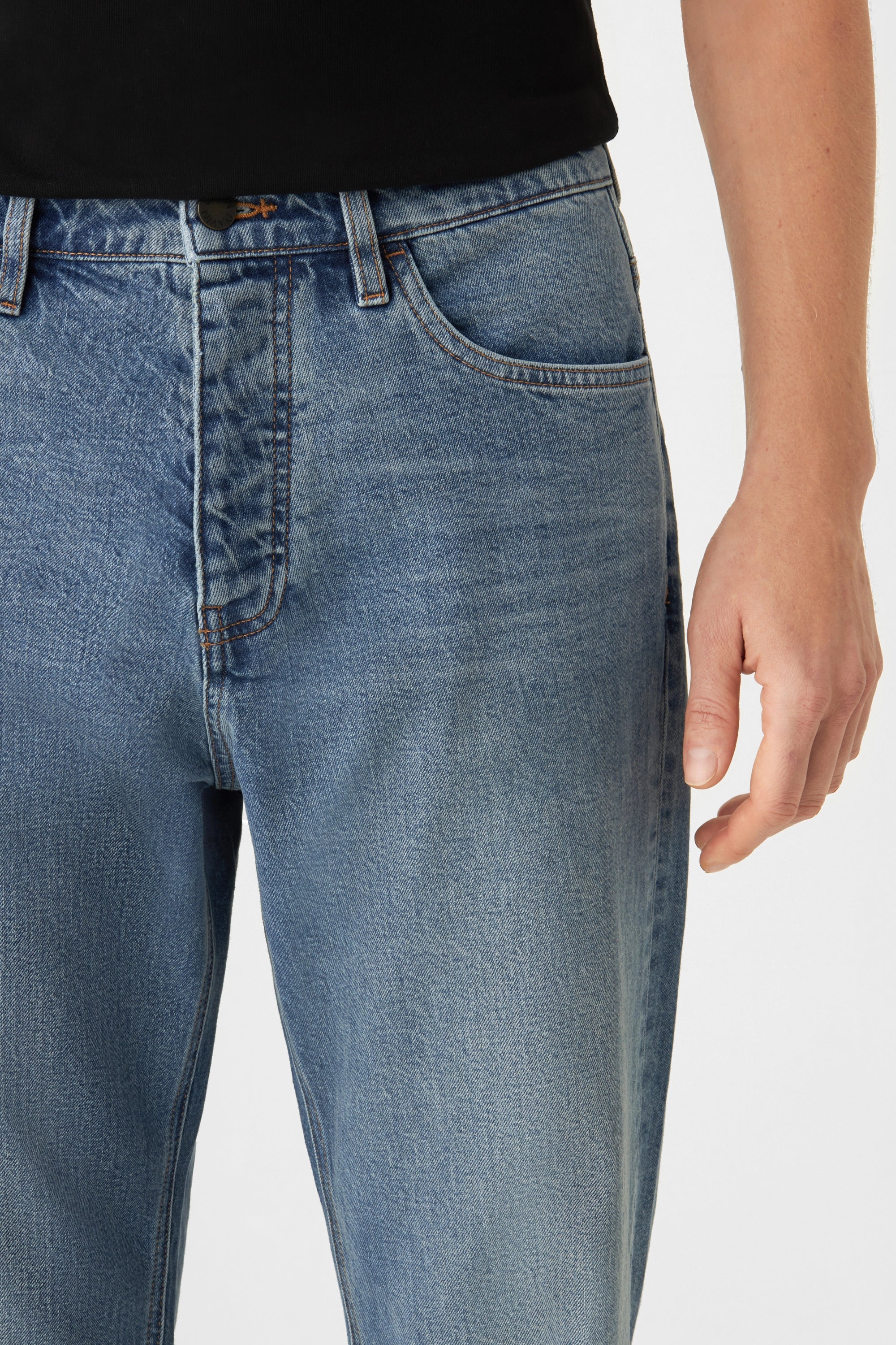 Blaue Jeans RISE Relaxed Tapered aus Bio-Baumwolle von Dawn Denim