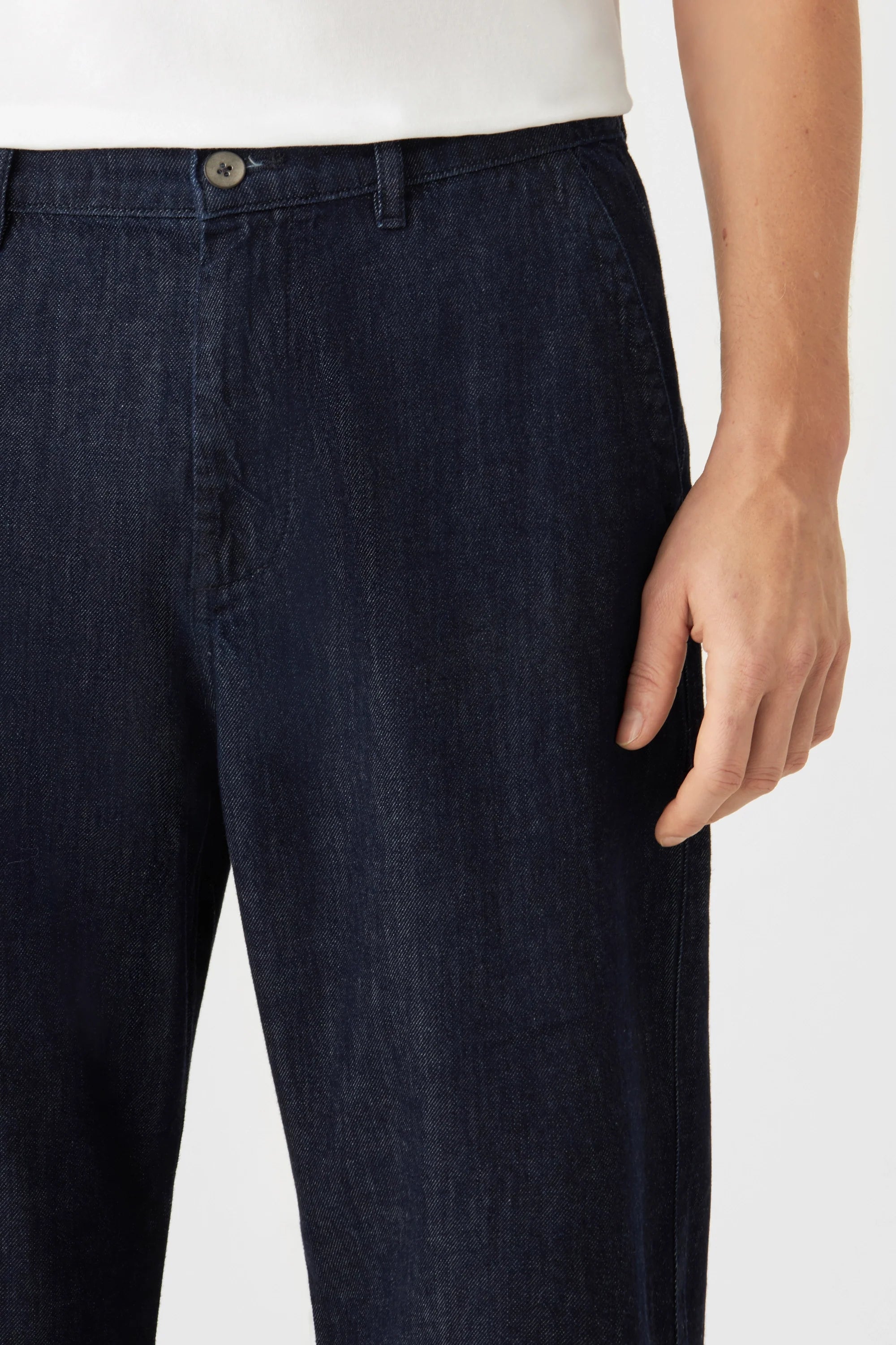 Dark blue LOOM trousers made of organic cotton by Dawn Denim