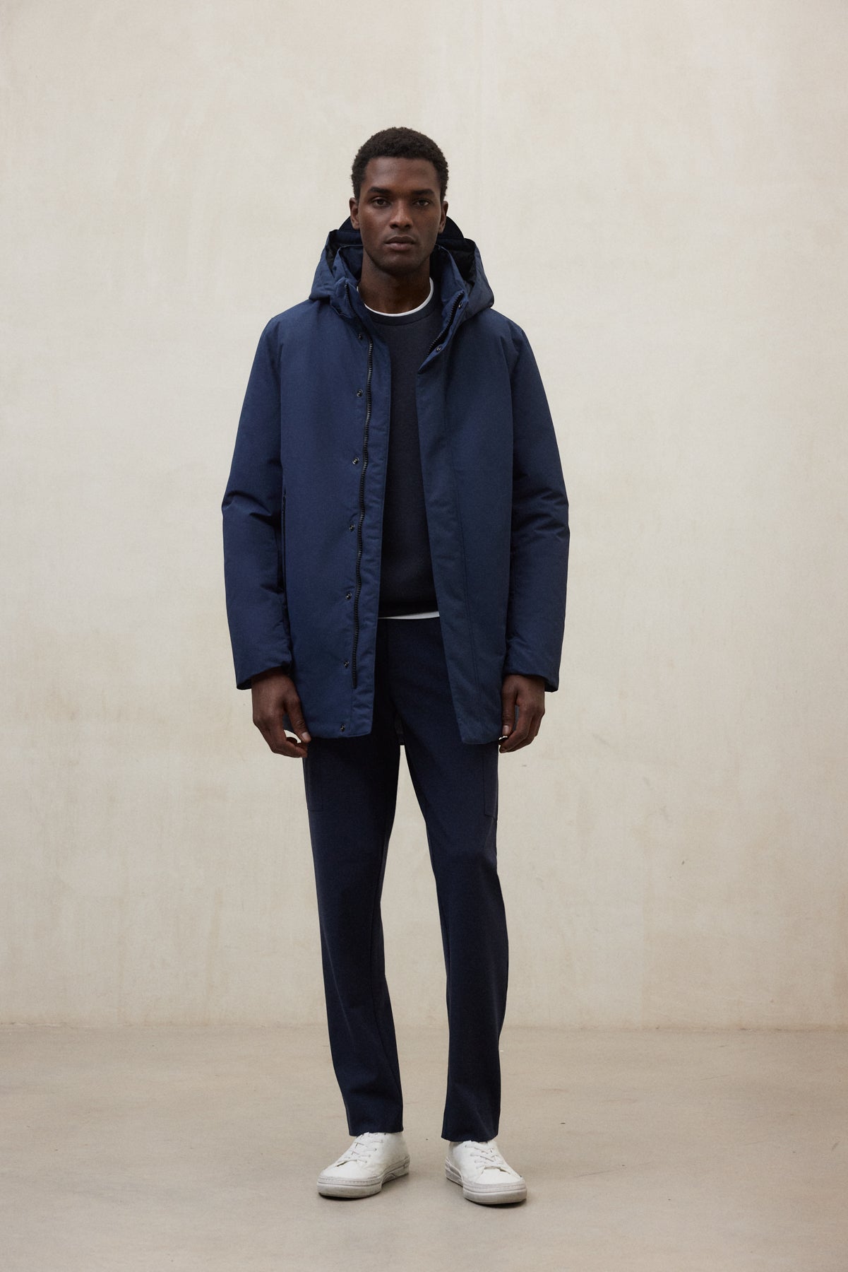 Parka longue en duvet 100 % polyester recyclé (bouteilles PET) par ECOALF en bleu foncé