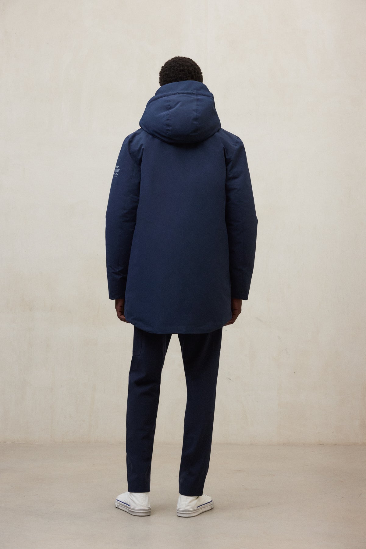 Parka longue en duvet 100 % polyester recyclé (bouteilles PET) par ECOALF en bleu foncé