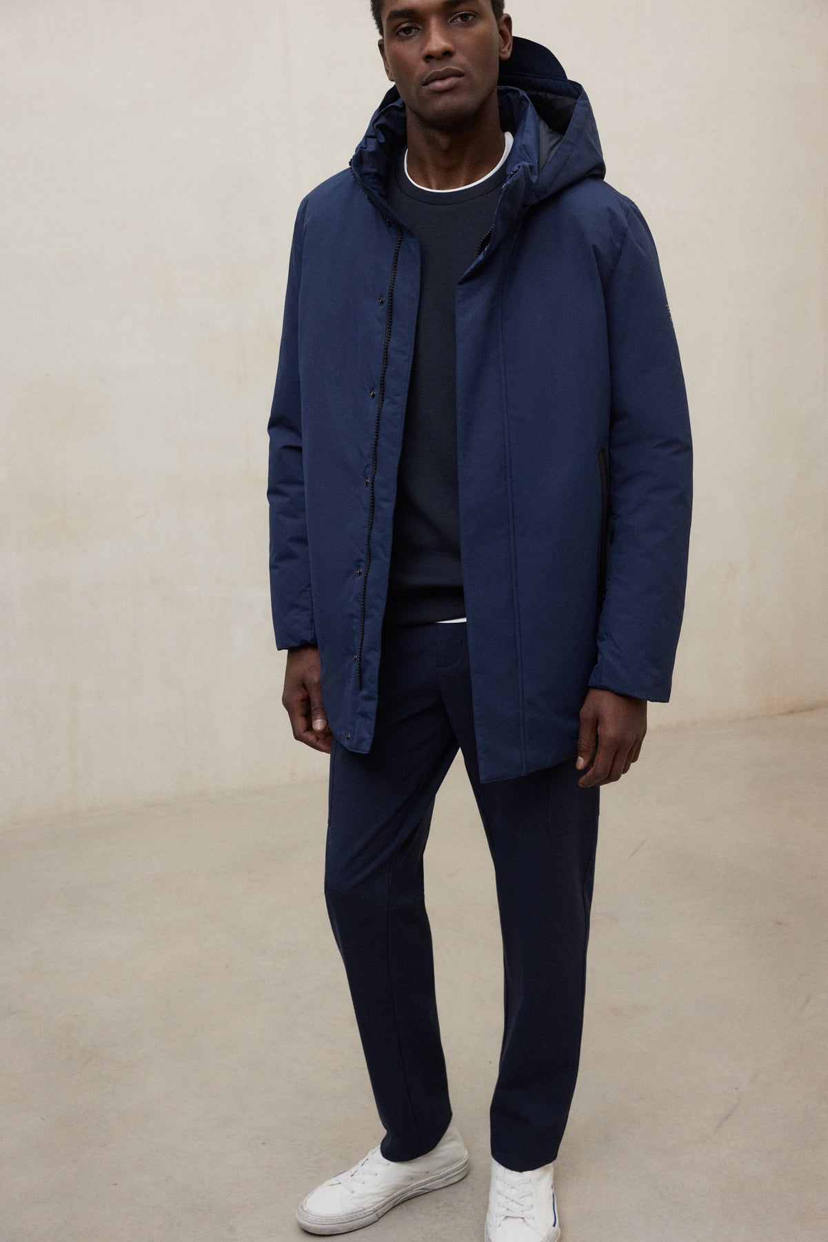 Parka longue en duvet 100 % polyester recyclé (bouteilles PET) par ECOALF en bleu foncé