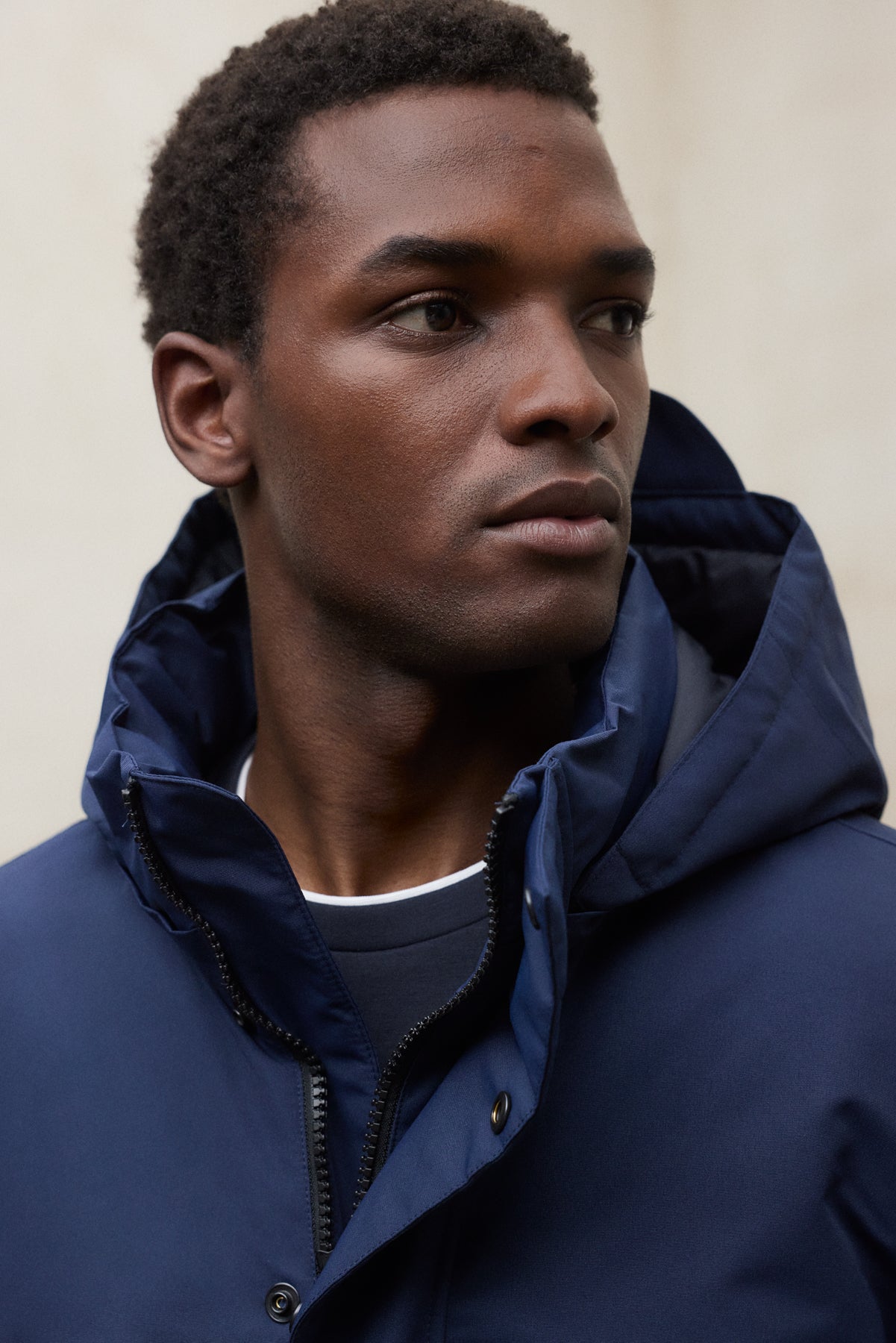 Parka longue en duvet 100 % polyester recyclé (bouteilles PET) par ECOALF en bleu foncé