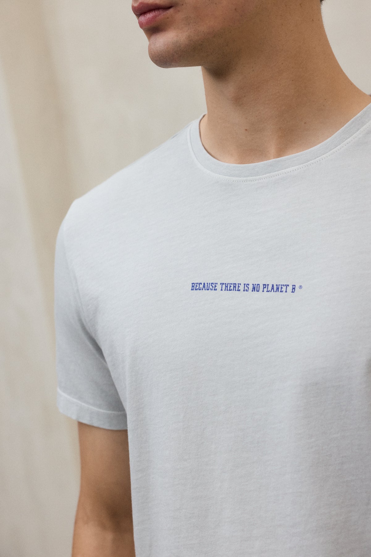 T-Shirt aus recycleter Baumwolle von ECOALF in ice mit Print