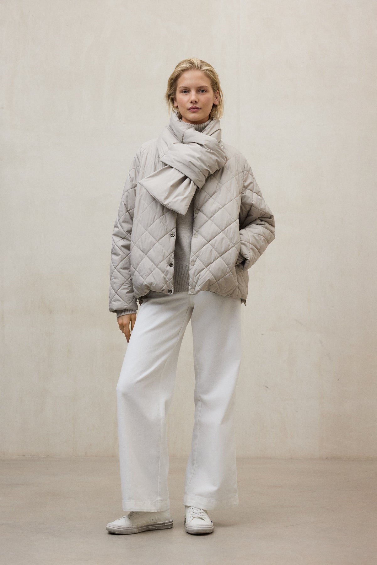 Doudoune courte réversible en 100% polyester recyclé (bouteilles PET) par ECOALF en bleu foncé