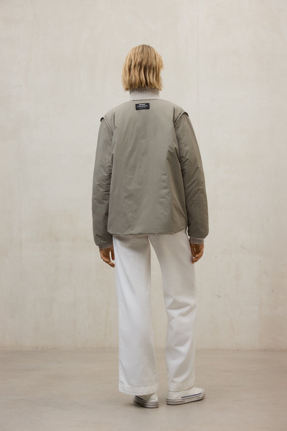 Doudoune courte réversible beige, fabriquée à partir de polyester 100 % recyclé (bouteilles PET) par ECOALF