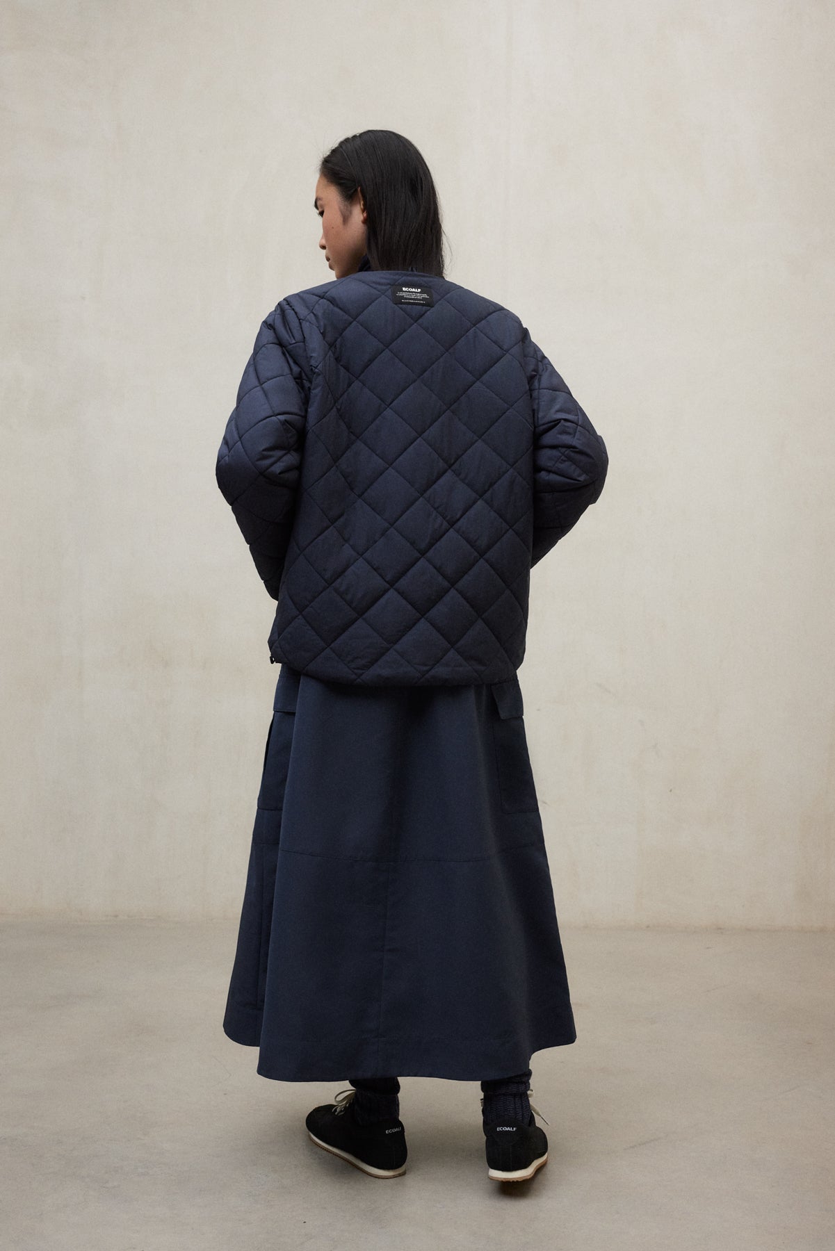 Kurze Wende-Daunenjacke aus 100% recyletem Polyester (PET Flaschen) von ECOALF in dunkelblau