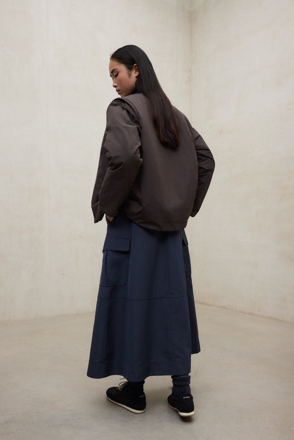 Kurze Wende-Daunenjacke aus 100% recyletem Polyester (PET Flaschen) von ECOALF in dunkelblau