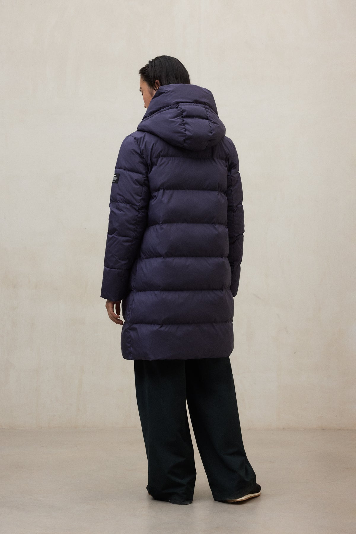 Long down jacket made of 100% recycled polyester (PET bottles) by ECOALF in a beautiful blueberry shade