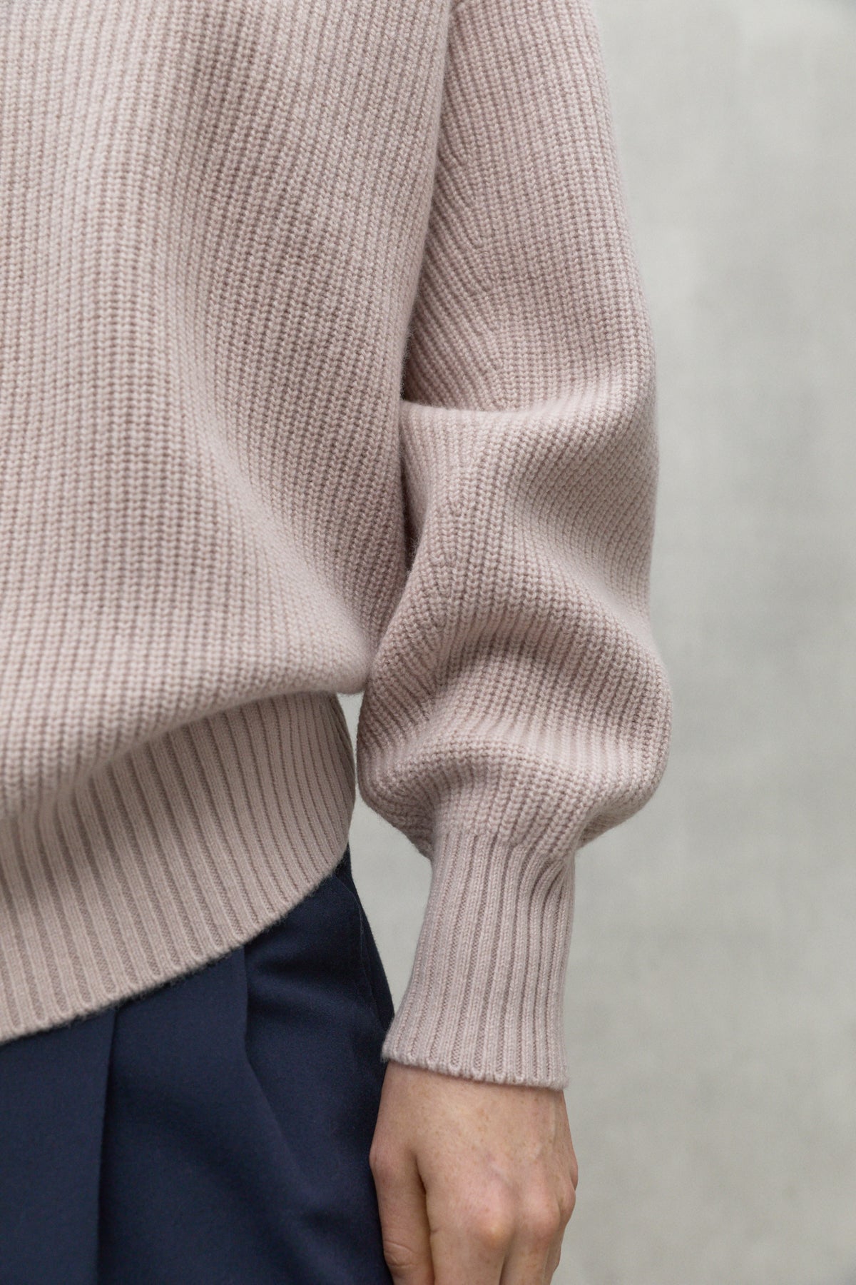 Elegant knitted sweater made of 100% recycled cotton by ECOALF in light pink
