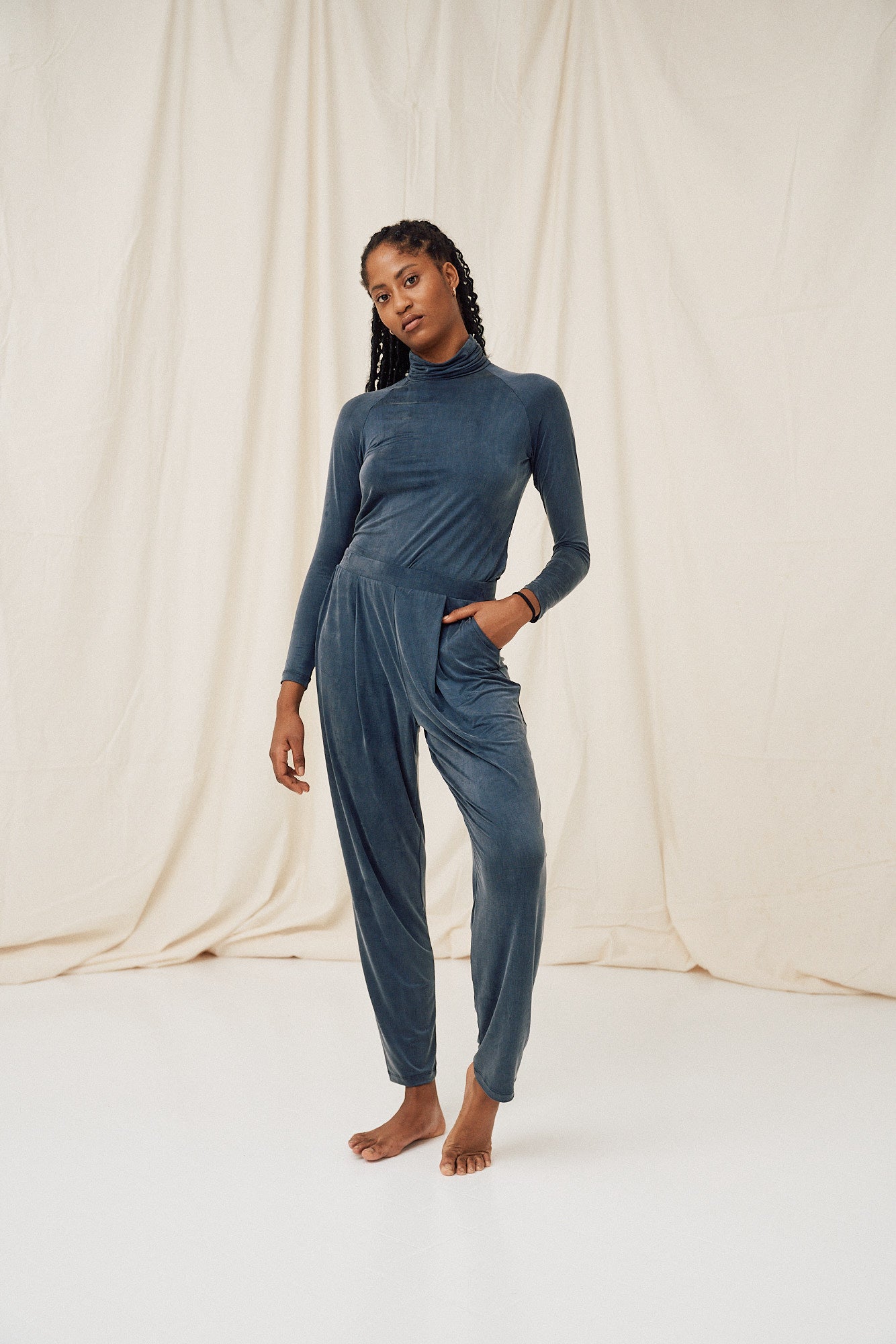 Blaue Lounge Hosen aus Cupro von MOYA KALA