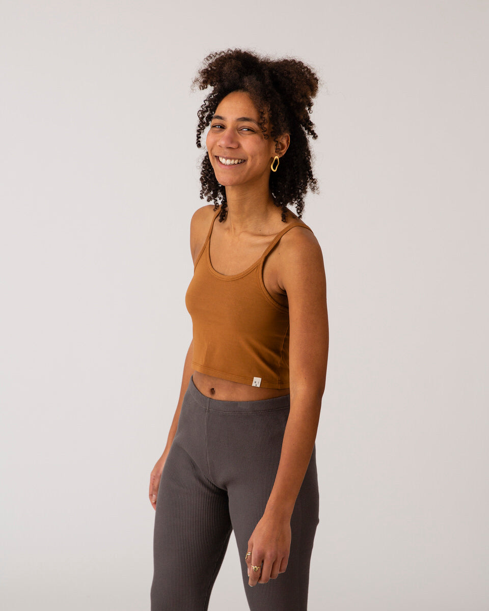 Crop top marron toffee en coton biologique par Matona