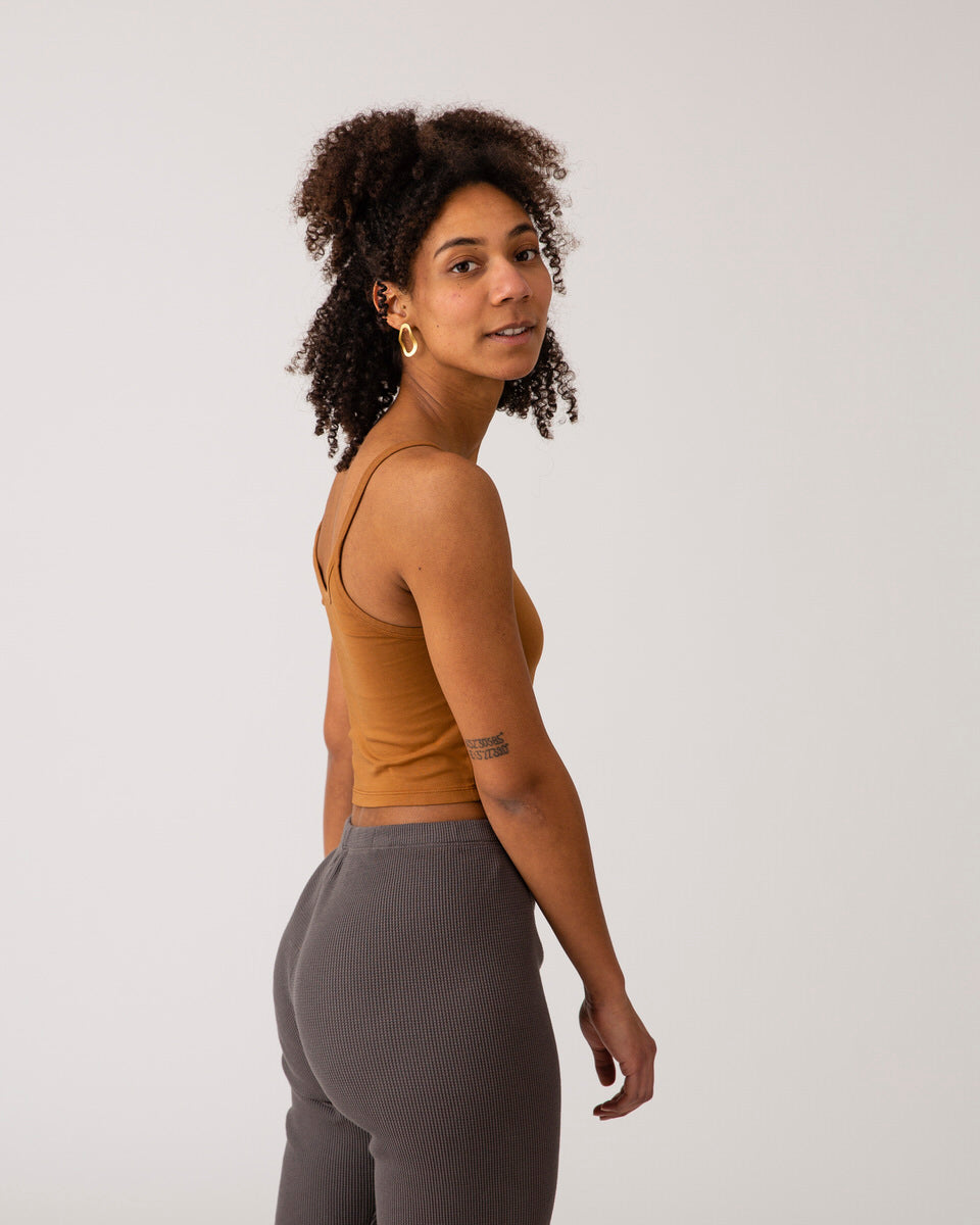 Crop top marron toffee en coton biologique par Matona