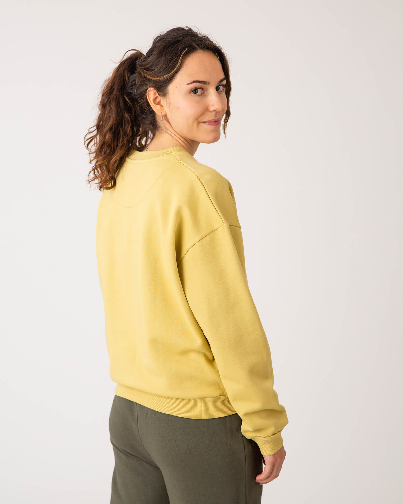 Yellow, long-sleeved sweatshirt citrona made of organic cotton by Matona