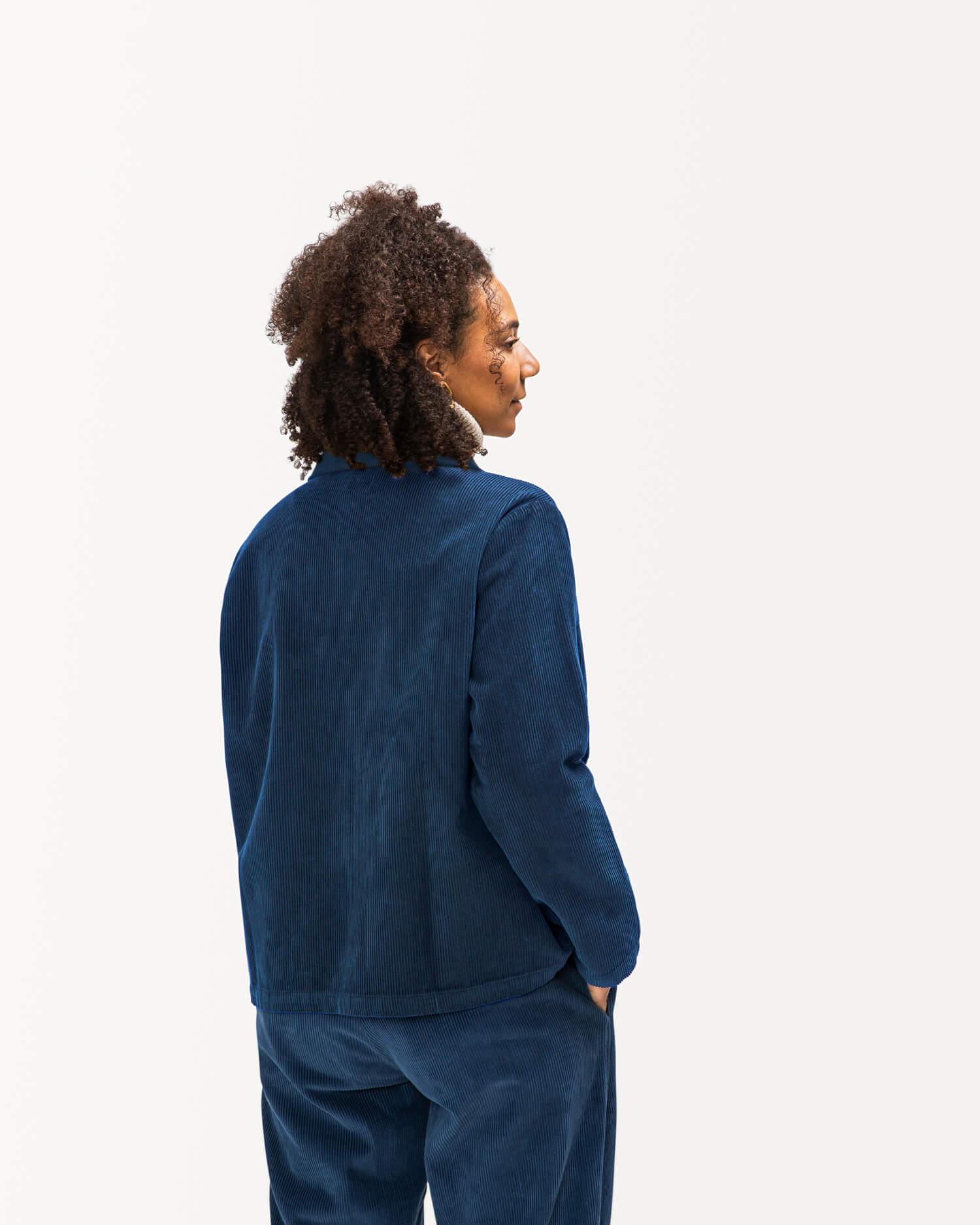 Veste en velours côtelé bleu foncé en coton 100% biologique de Matona