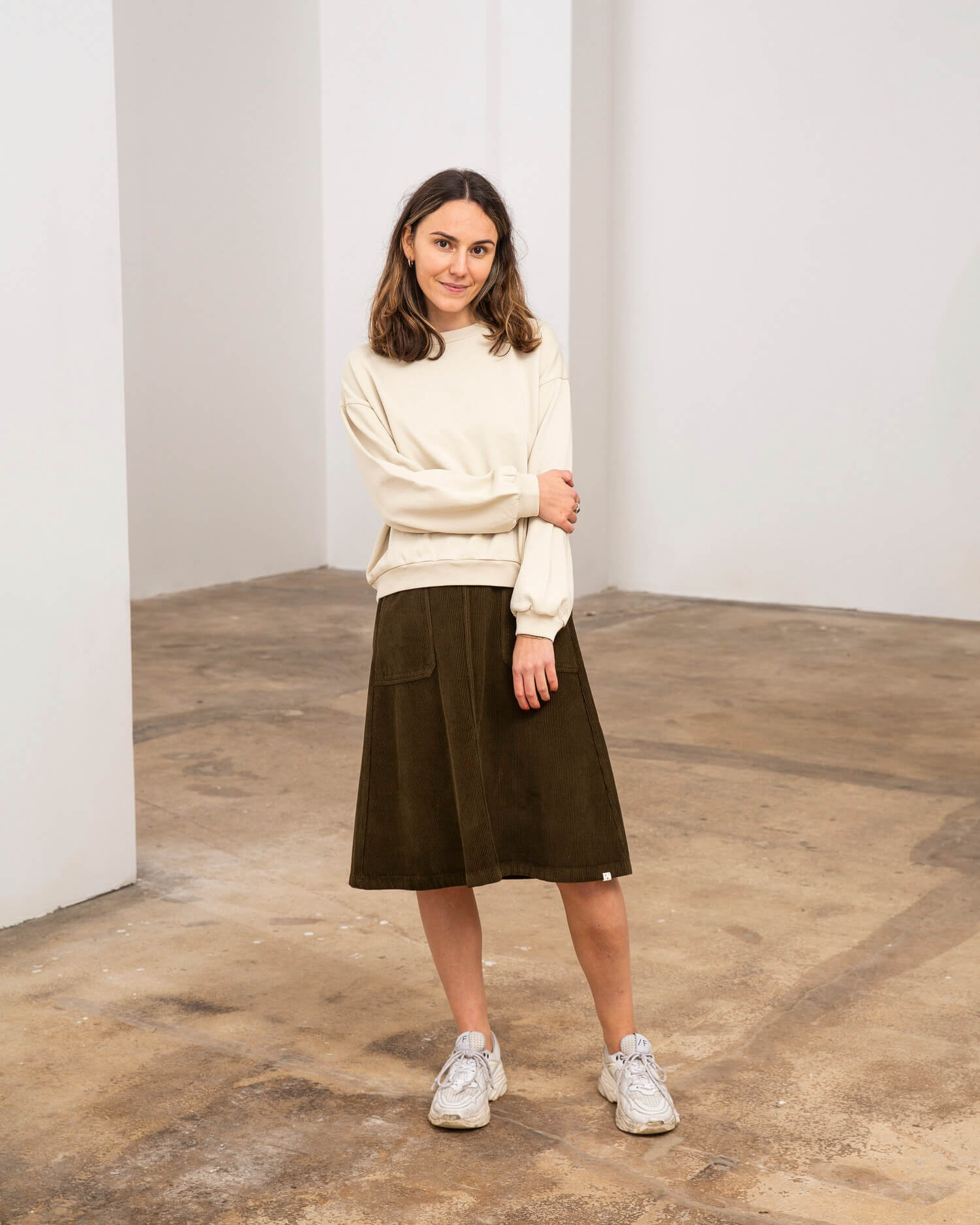 Dark brown corduroy skirt made of 100% cotton by Matona
