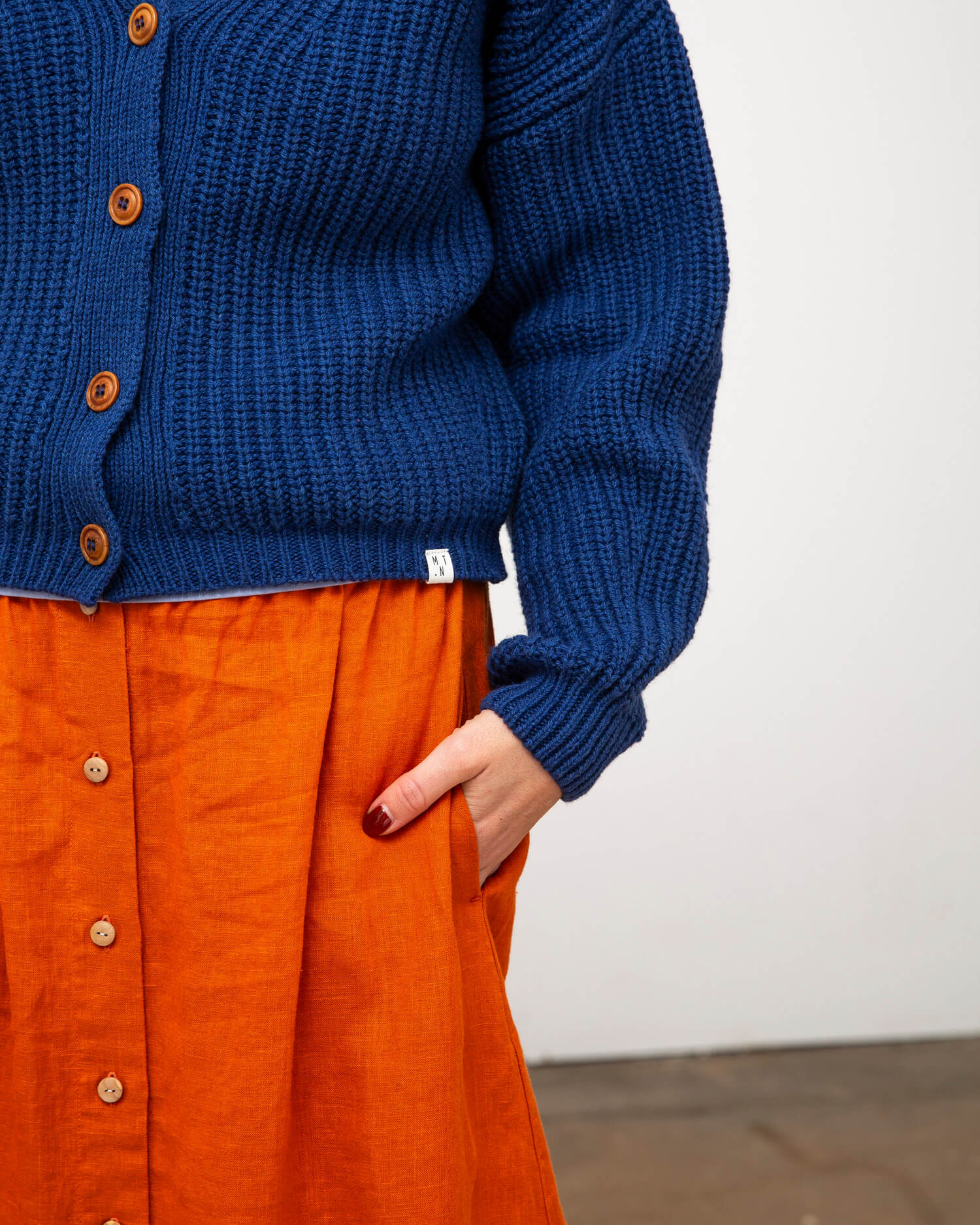 Dunkelblaue Strickjacke aus Bio-Baumwolle & Merinowolle von Matona