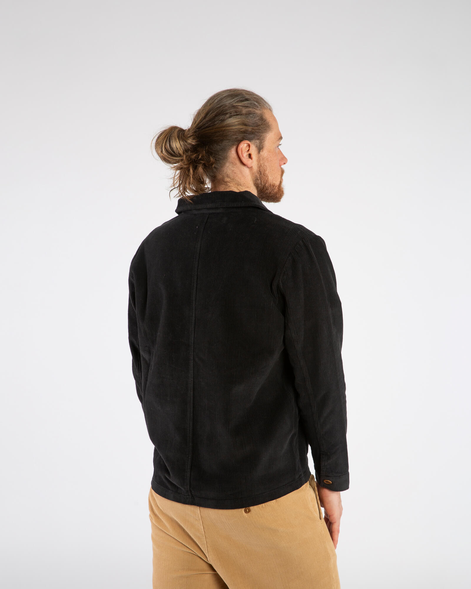 Schwarze Kordjacke aus 100% Bio-Baumwolle von Matona
