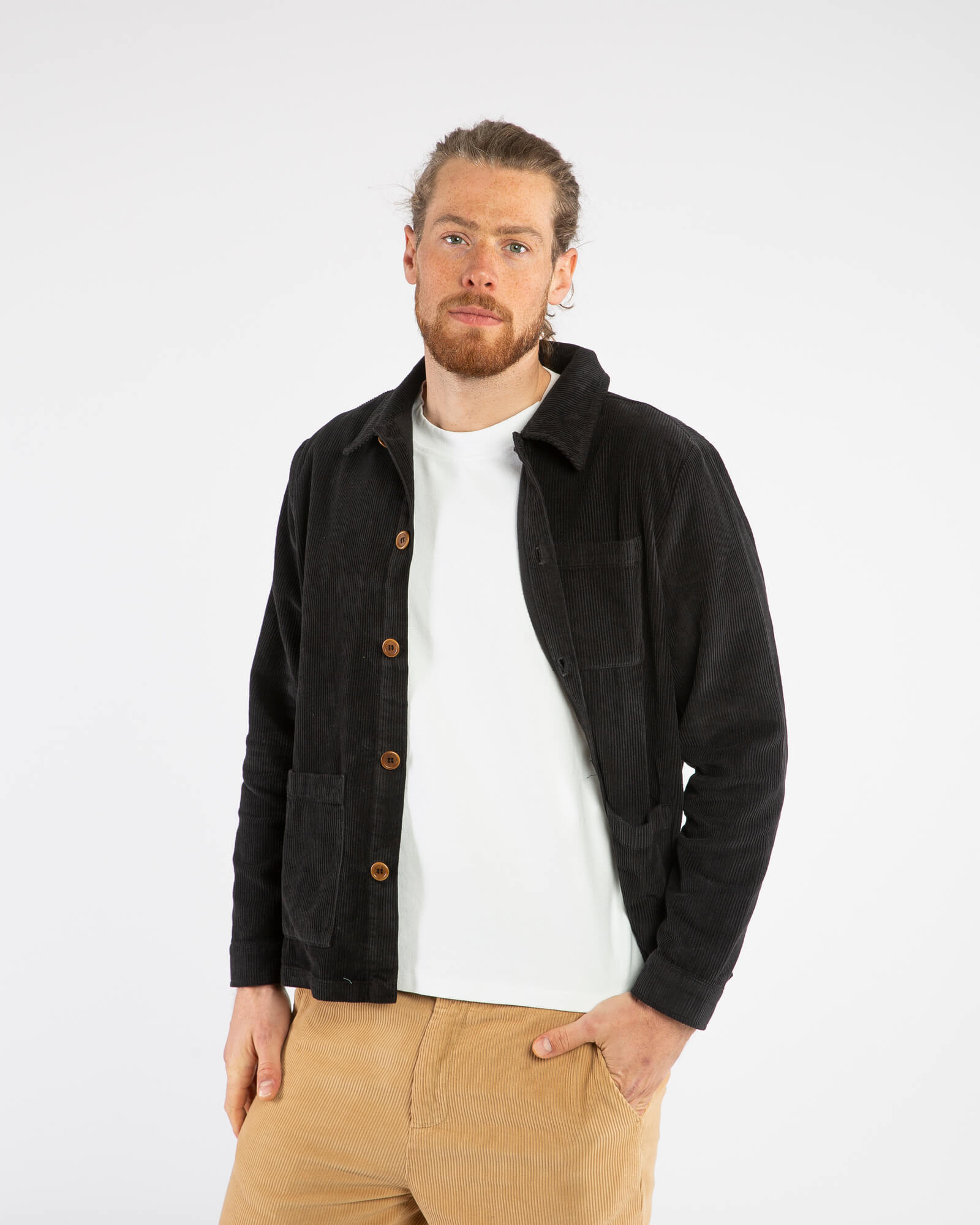 Schwarze Kordjacke aus 100% Bio-Baumwolle von Matona