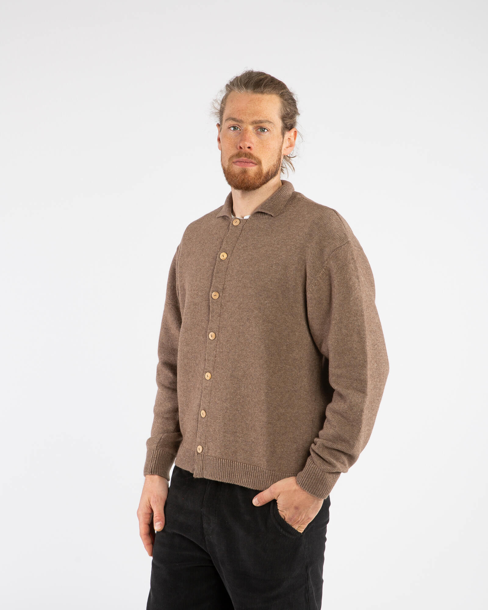 Braune Strickjacke sepia aus 100% Bio-Wolle von Matona