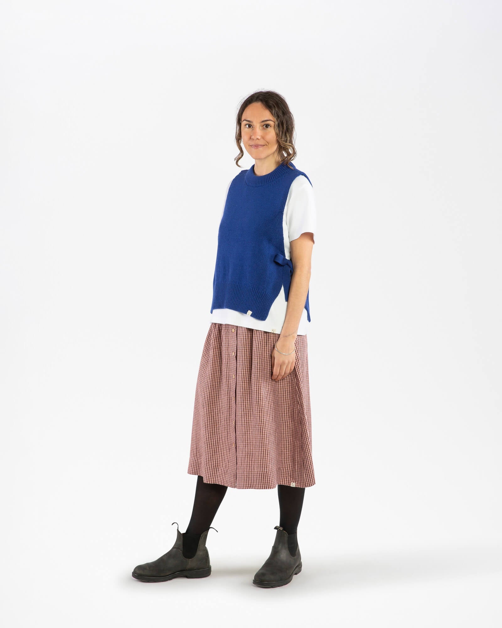 Blaue Schürzenweste aus Bio-Wolle von Matona