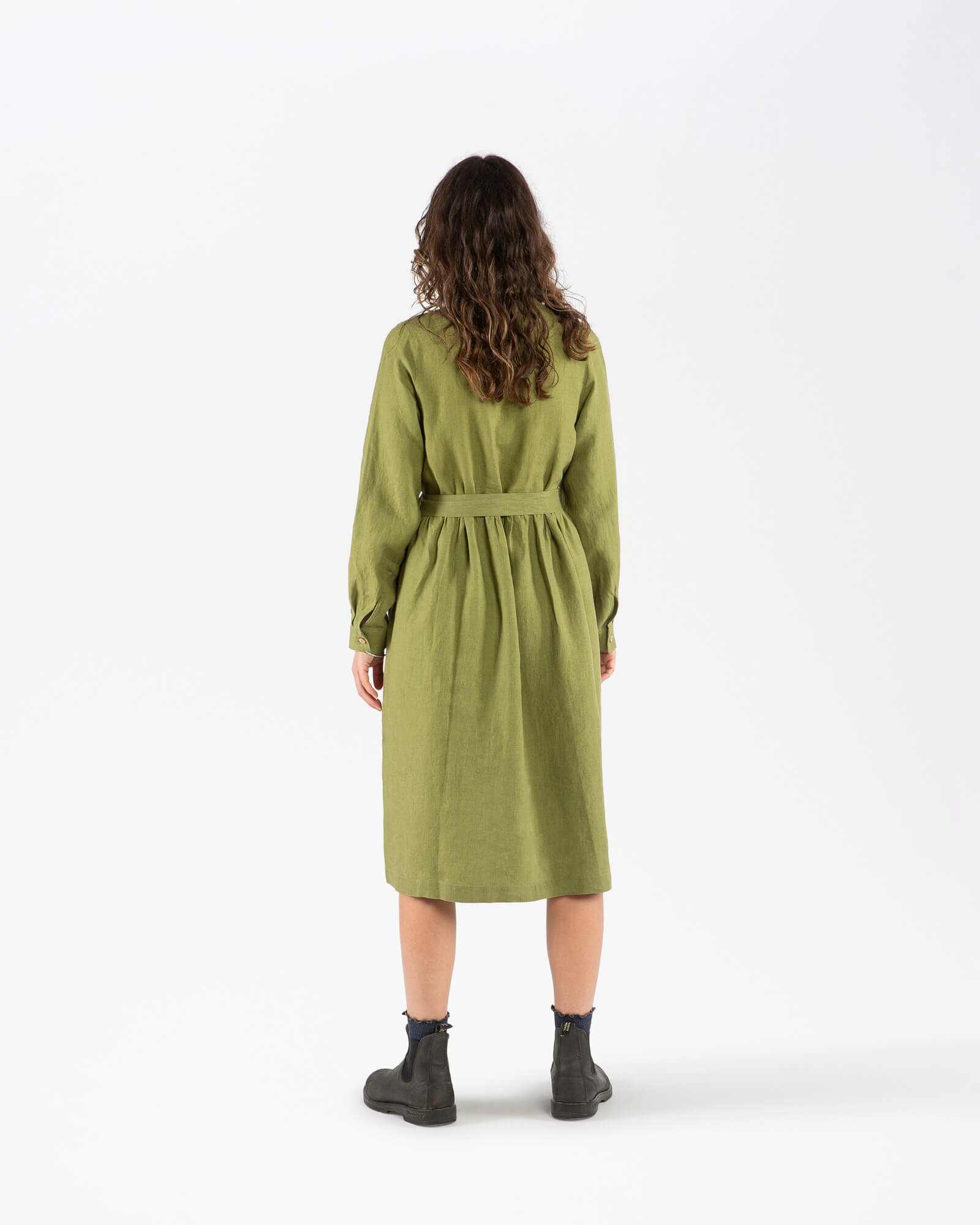 Grünes Kleid cardamom aus 100% Leinen von Matona