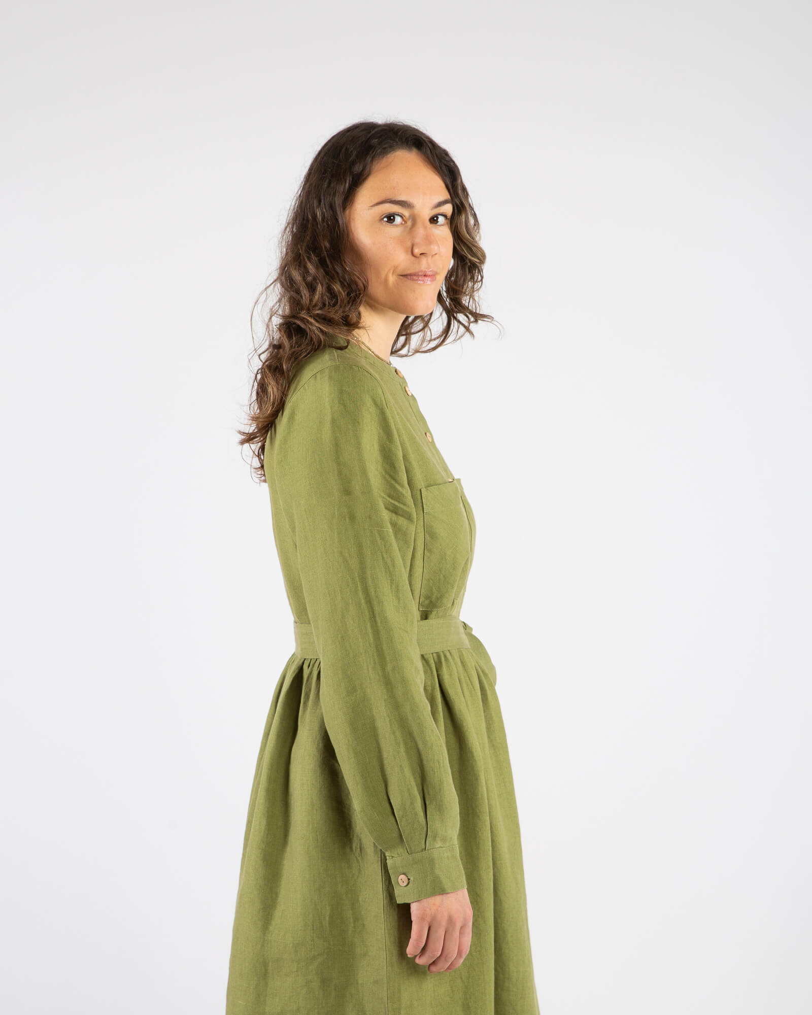 Grünes Kleid cardamom aus 100% Leinen von Matona