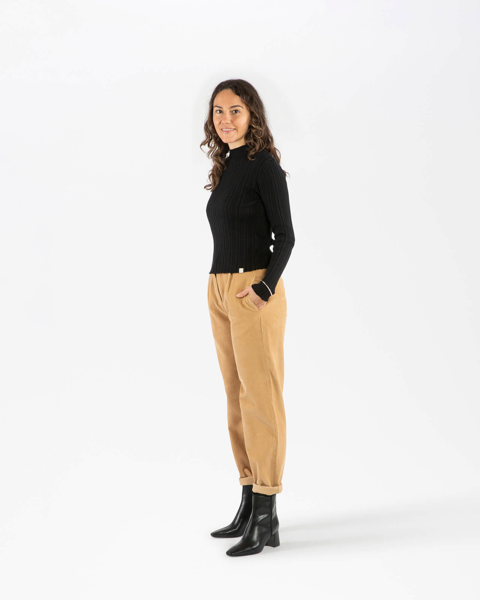 Hellbraune Kordhose marmot aus 100% Bio-Baumwolle von Matona