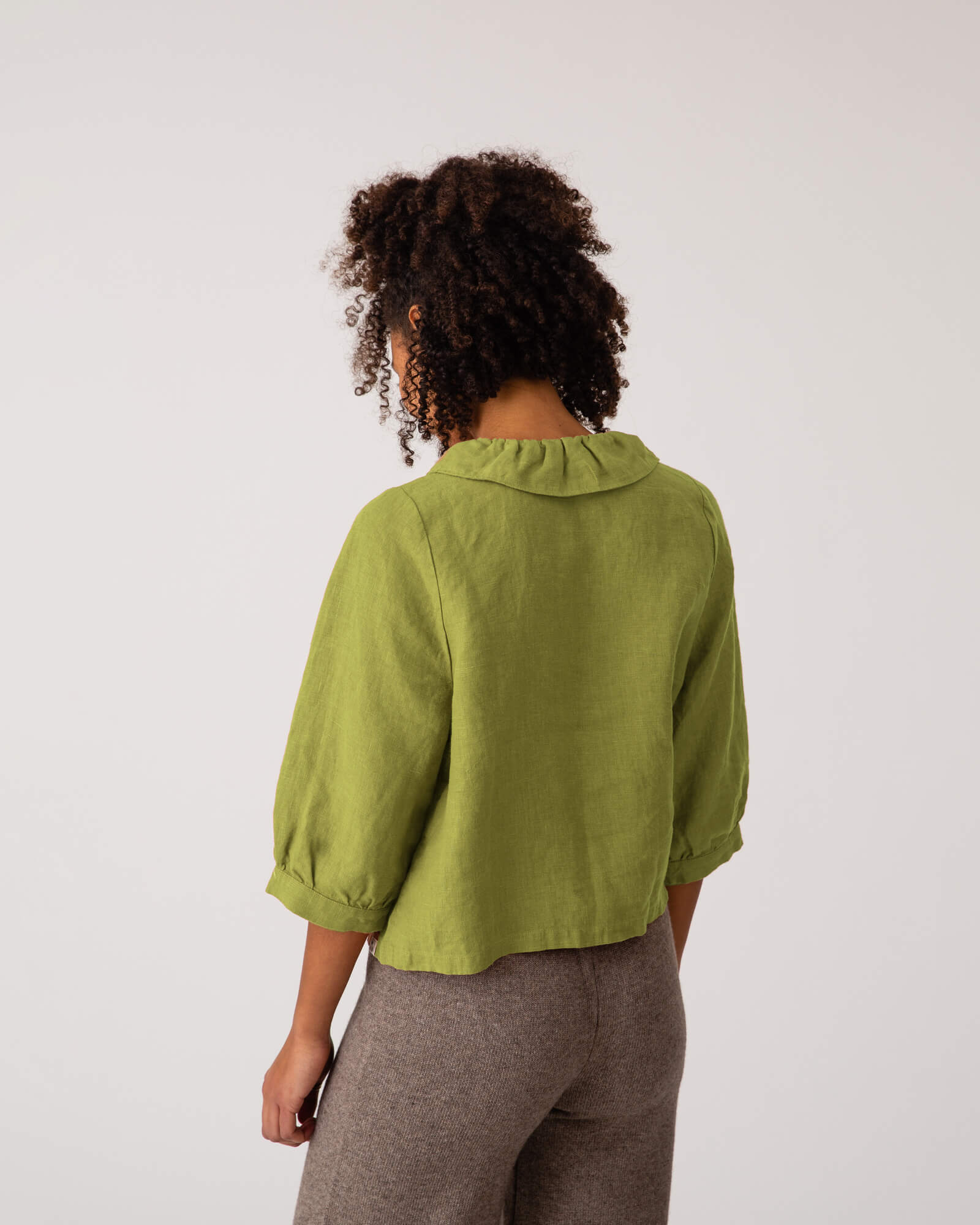 Grüne Bluse cardamom aus 100% Leinen von Matona