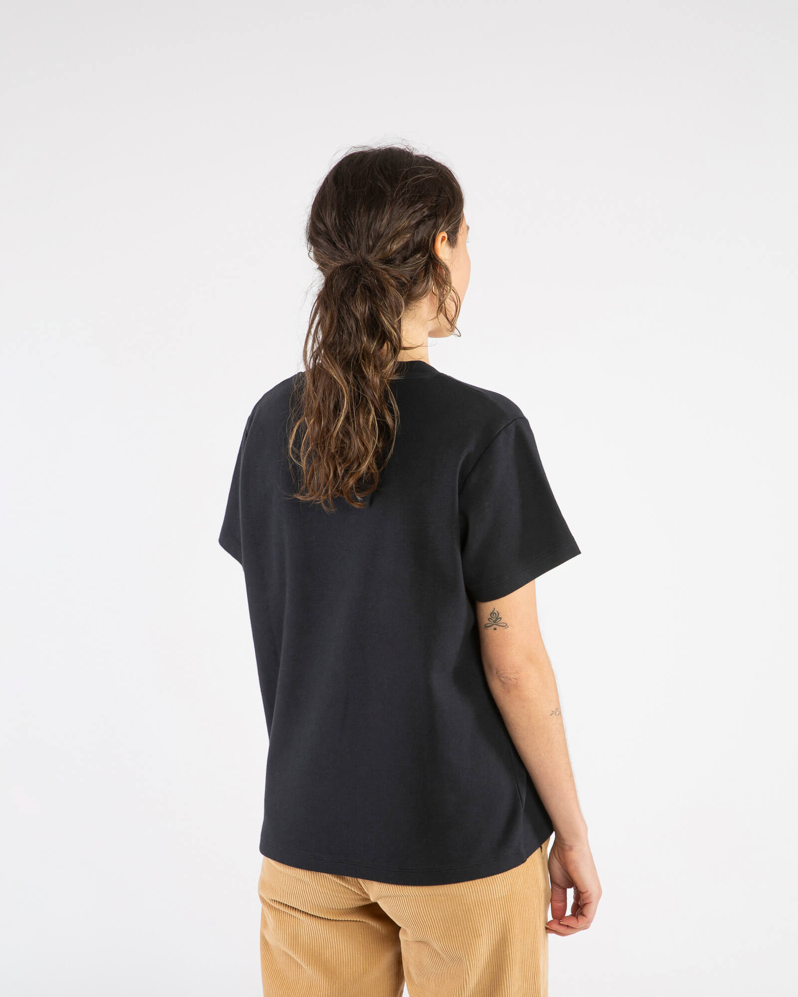 Schwarzes T-Shirt aus 100% Bio-Baumwolle von Matona
