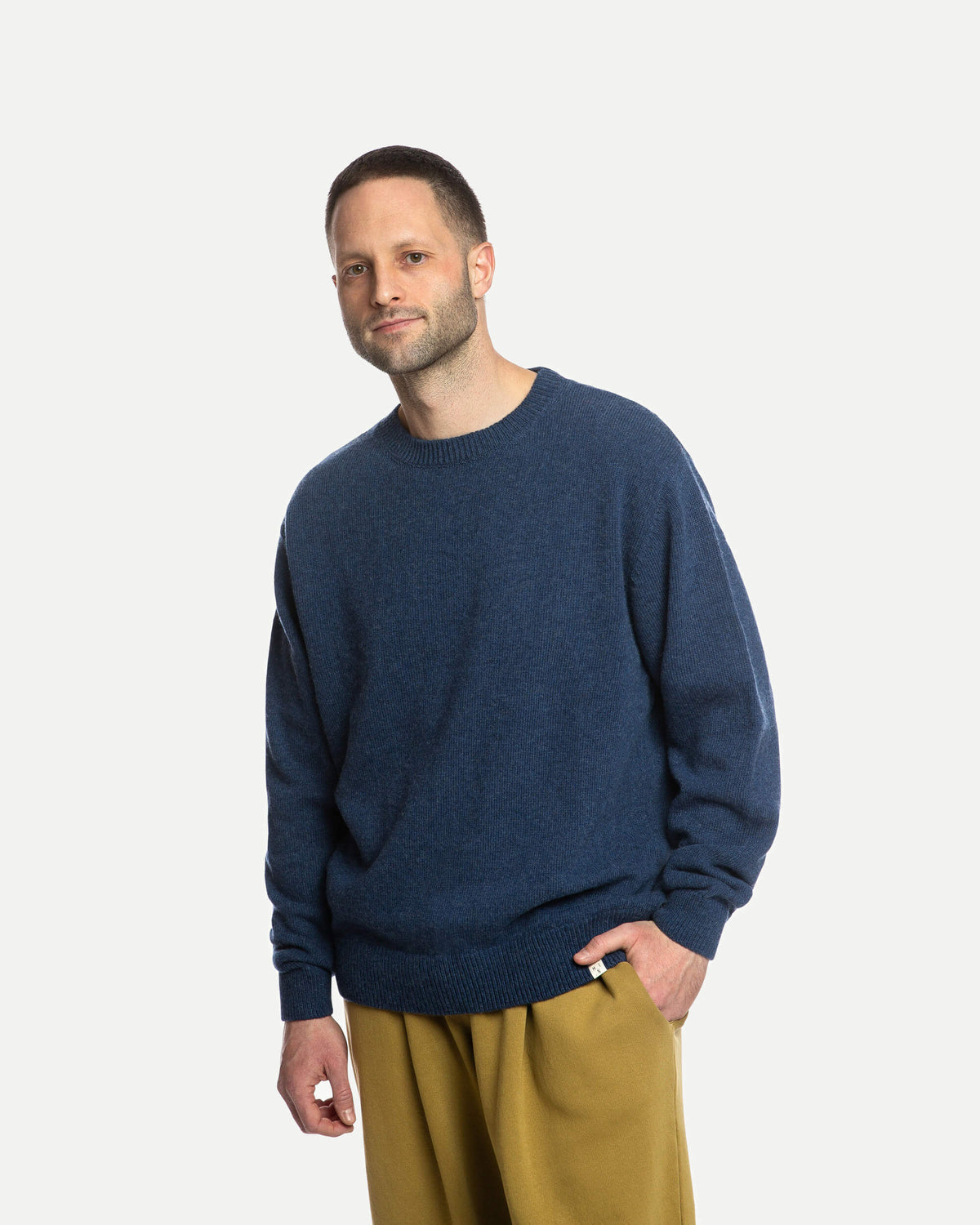 Blauer Sweater Classic aus Bio-Wolle von Matona