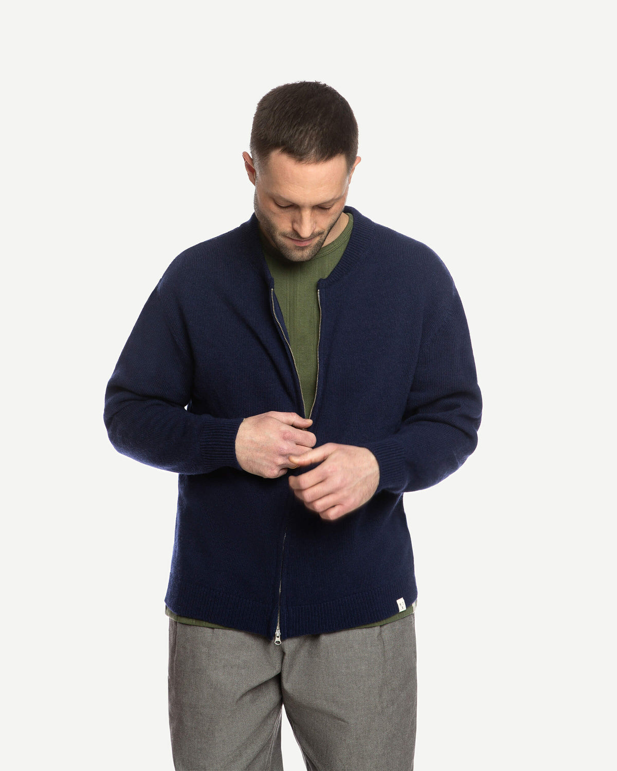 Dunkelblauer Cardigan Zip aus Bio-Wolle von Matona