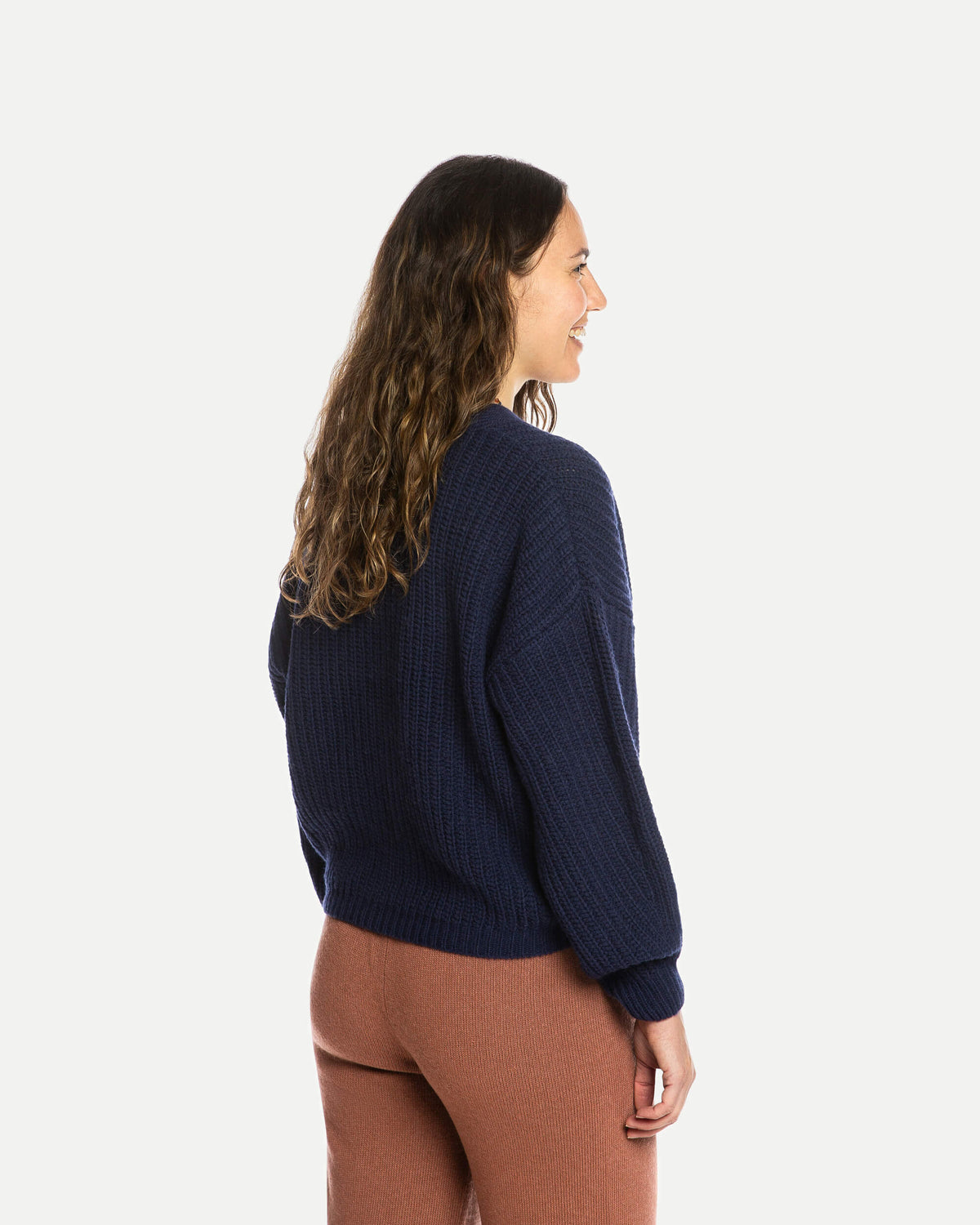 Dunkelblaue Strickjacke aus Bio-Wolle von Matona