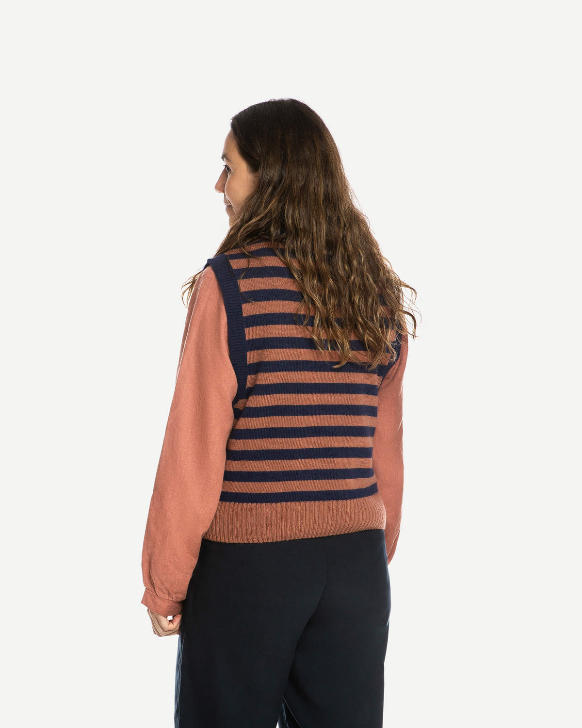 Gestreifter Navy Pullunder V-Neck aus Bio-Wolle von Matona