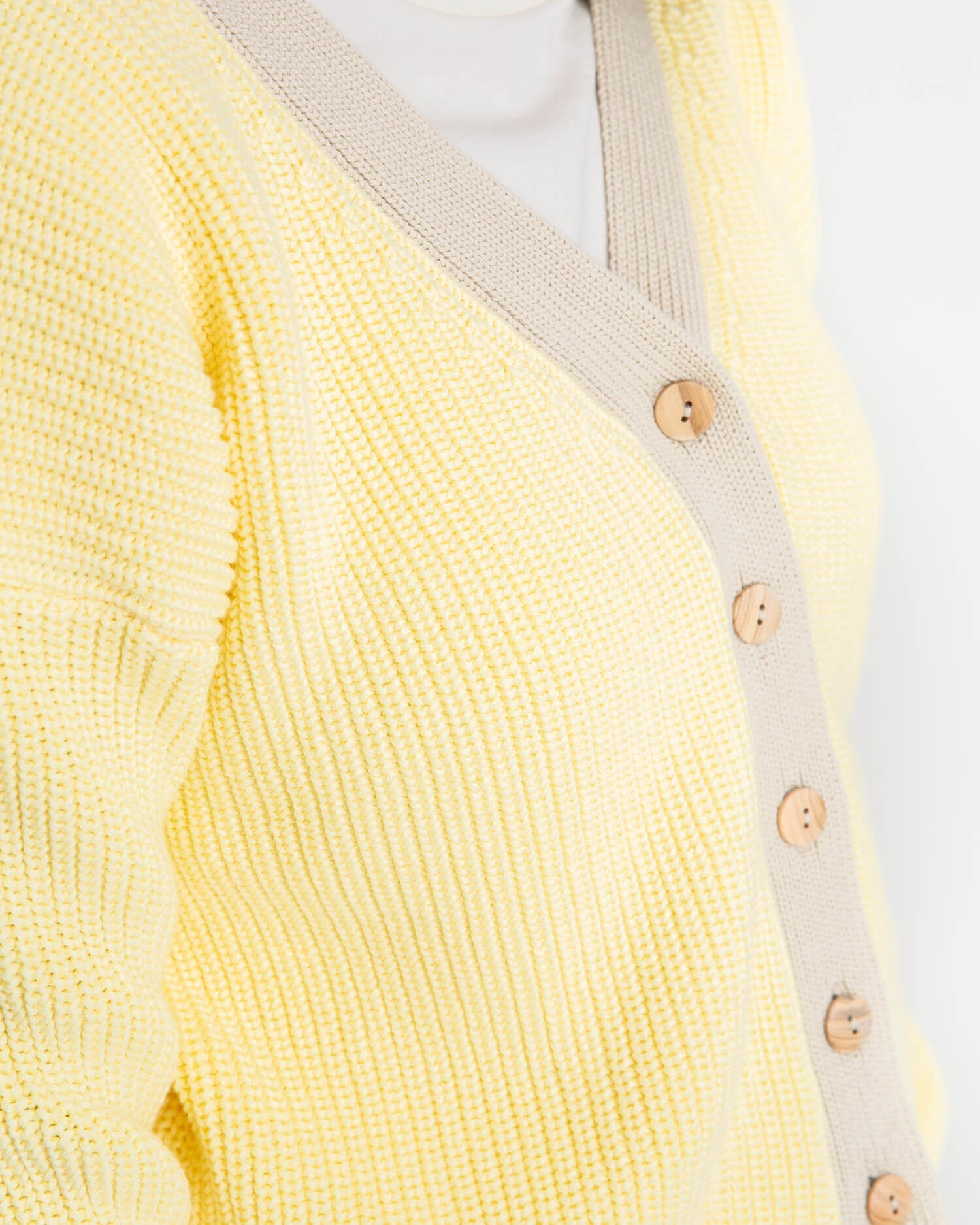 Yellow-beige cardigan made from 100% organic cotton from Matona